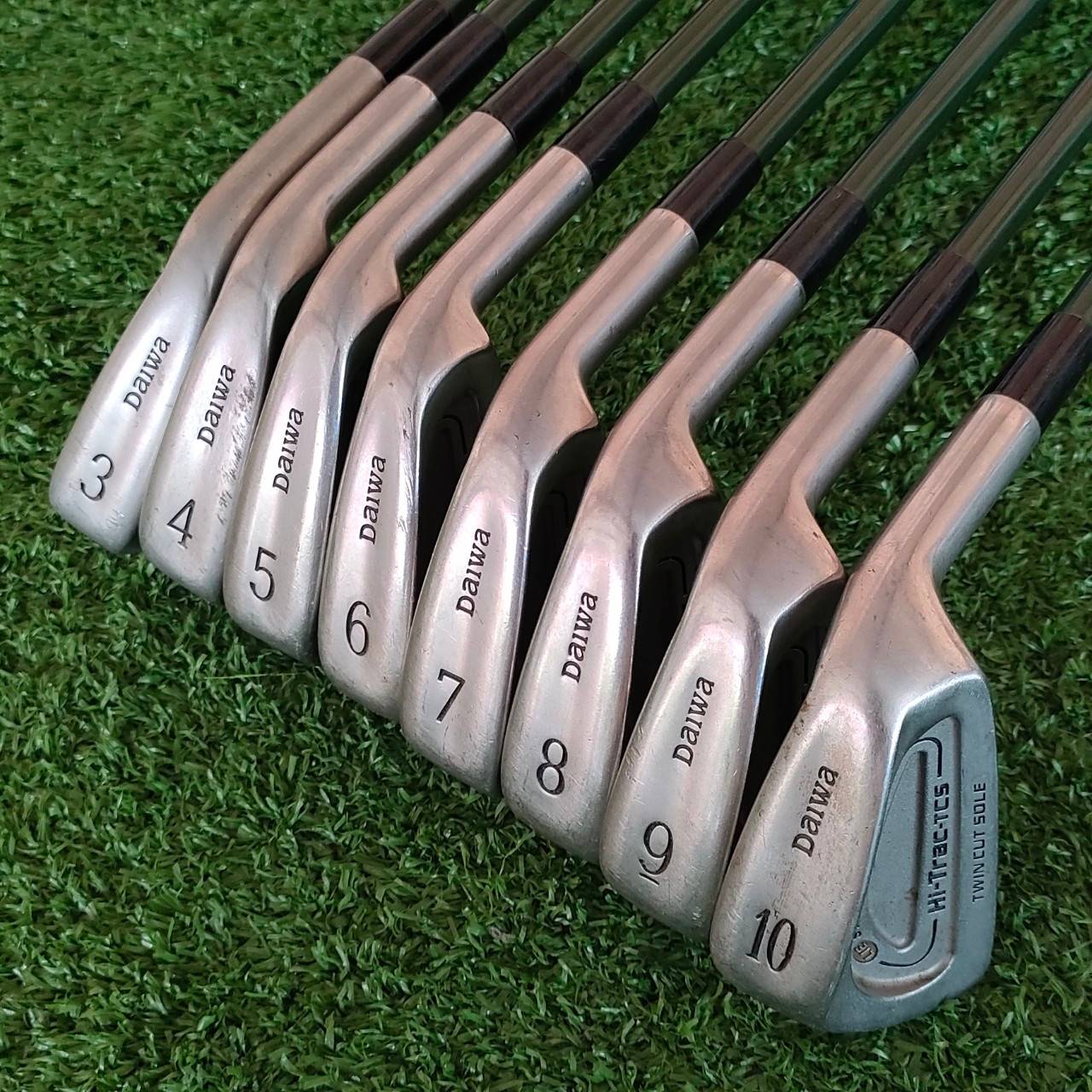 ชุดเหล็ก DAIWA HI-TRAC-TCS TWIN CUS SOLE FLEX R ได้เหล็ก 3 - 10 , DAIWA เป็นก้านกราไฟต์ระดับโลก ตีง่ายและไกล ยืดหยุ่น ไม้กอล์ฟมือสอง ของแท้ BY NakaraLuxurious