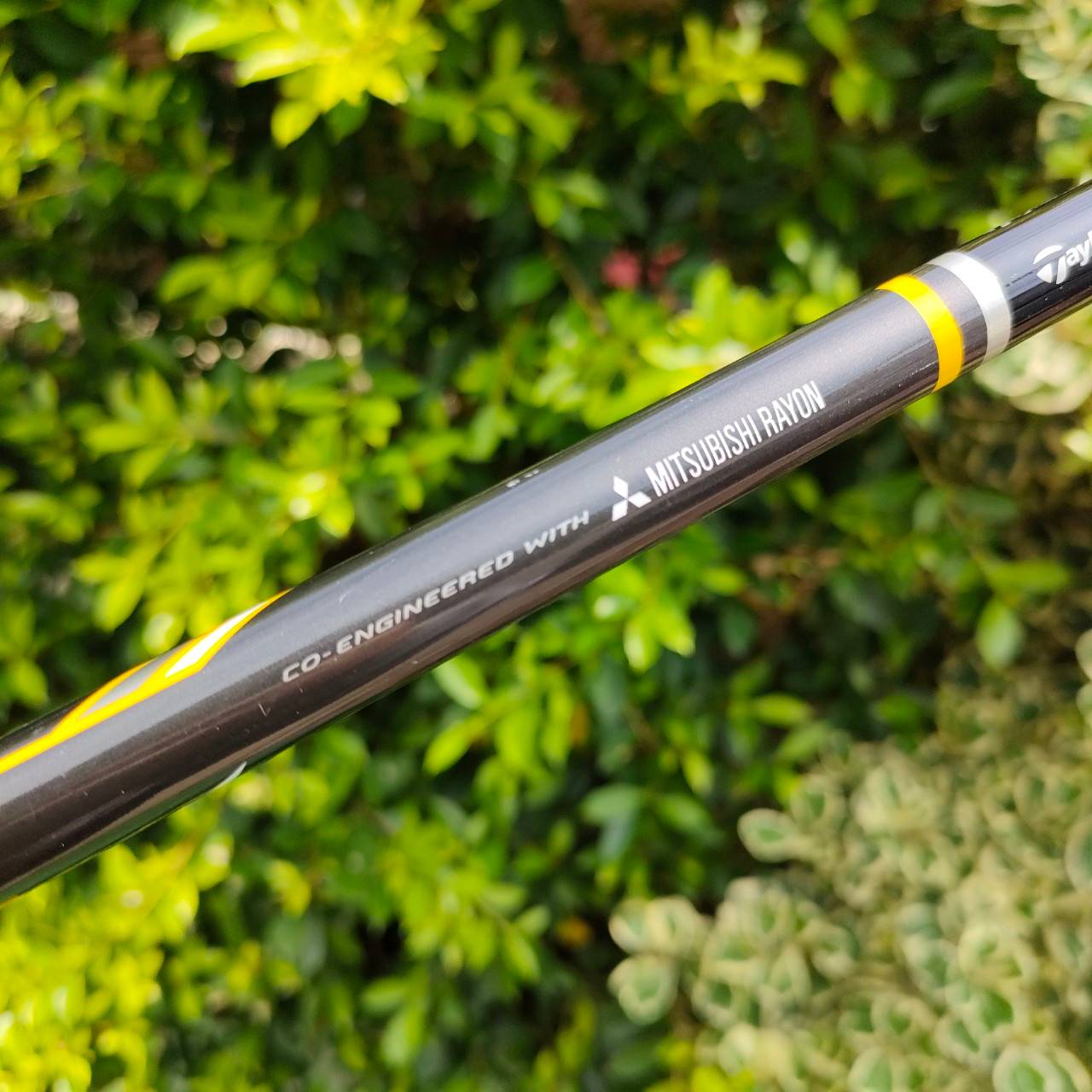 ก้าน TAYLORMADE RBZ TM1-213 ความยาว 45 นิ้ว FLEX R เป็นก้านสำหรับใส่ DRIVER มีสลีฟติดมาด้วยแล้วครับ เป็นรุ่น ST2 นะครับ ก้านเหลือง