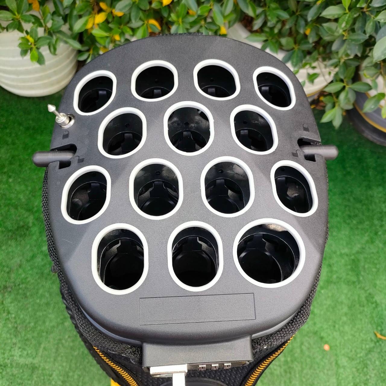 ❤️🔥❤️🔥❤️🔥ลดล้างสต๊อค❤️🔥❤️🔥❤️🔥 ** ถุงกอล์ฟ ของใหม่มือหนึ่ง มีตำหนิ โครงพลาสติกด้านในมีรอยแตก แต่ถุงใช้งานได้ปกติ**