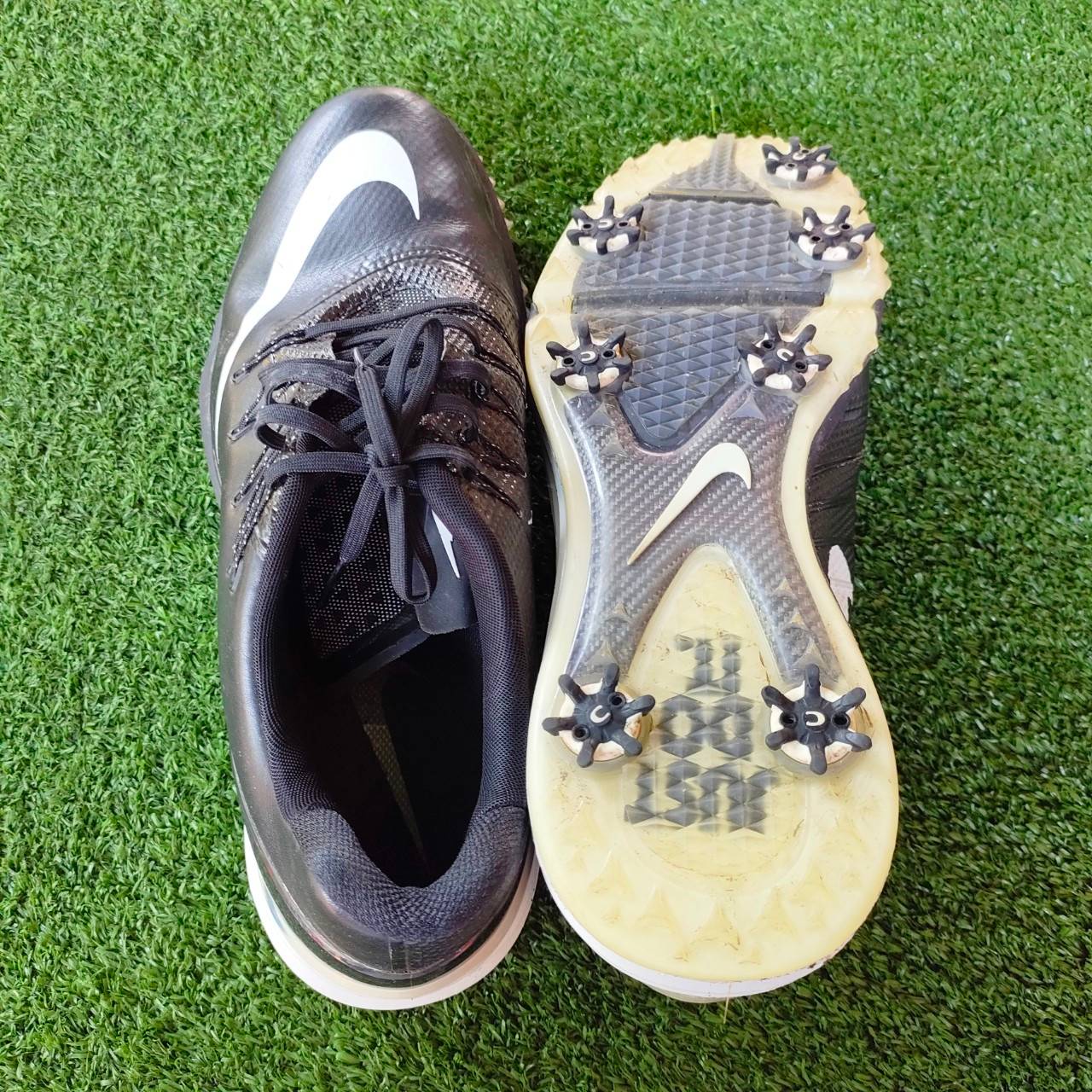 รองเท้ากอล์ฟ NIKE LUNARLON ขนาดไชส์ US12 UK11 EUR 40 ปุ่มเปลี่ยนได้ เบา นุ่ม ไม้กอล์ฟพรีเมี่ยมมือสอง By NakaraLuxurious