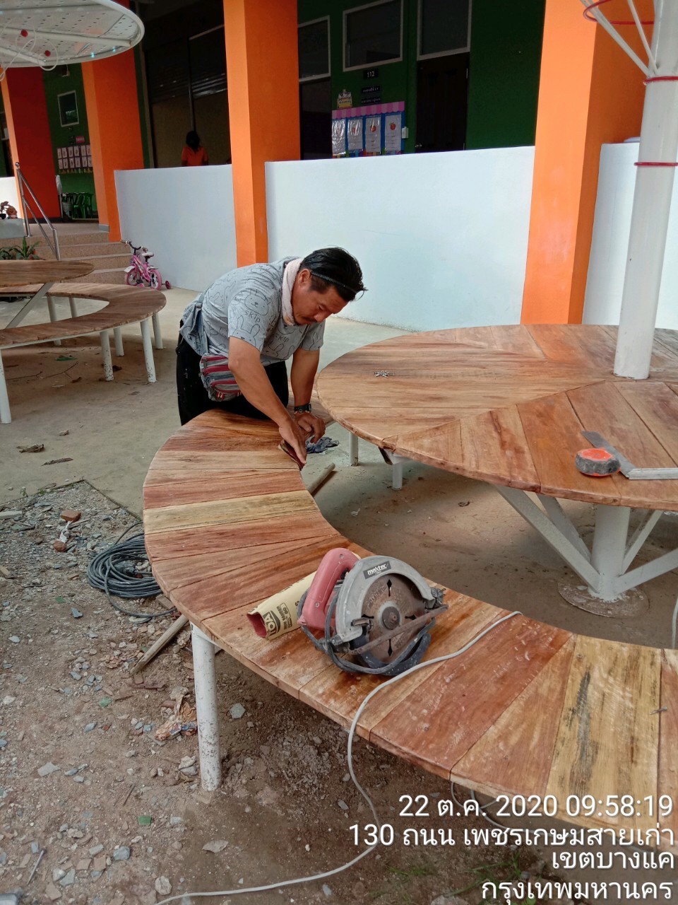 ราชวินิตประถม(บางแค)ทำเวที,ประตู,ที่นั่ง,สนามเด็กเล่น