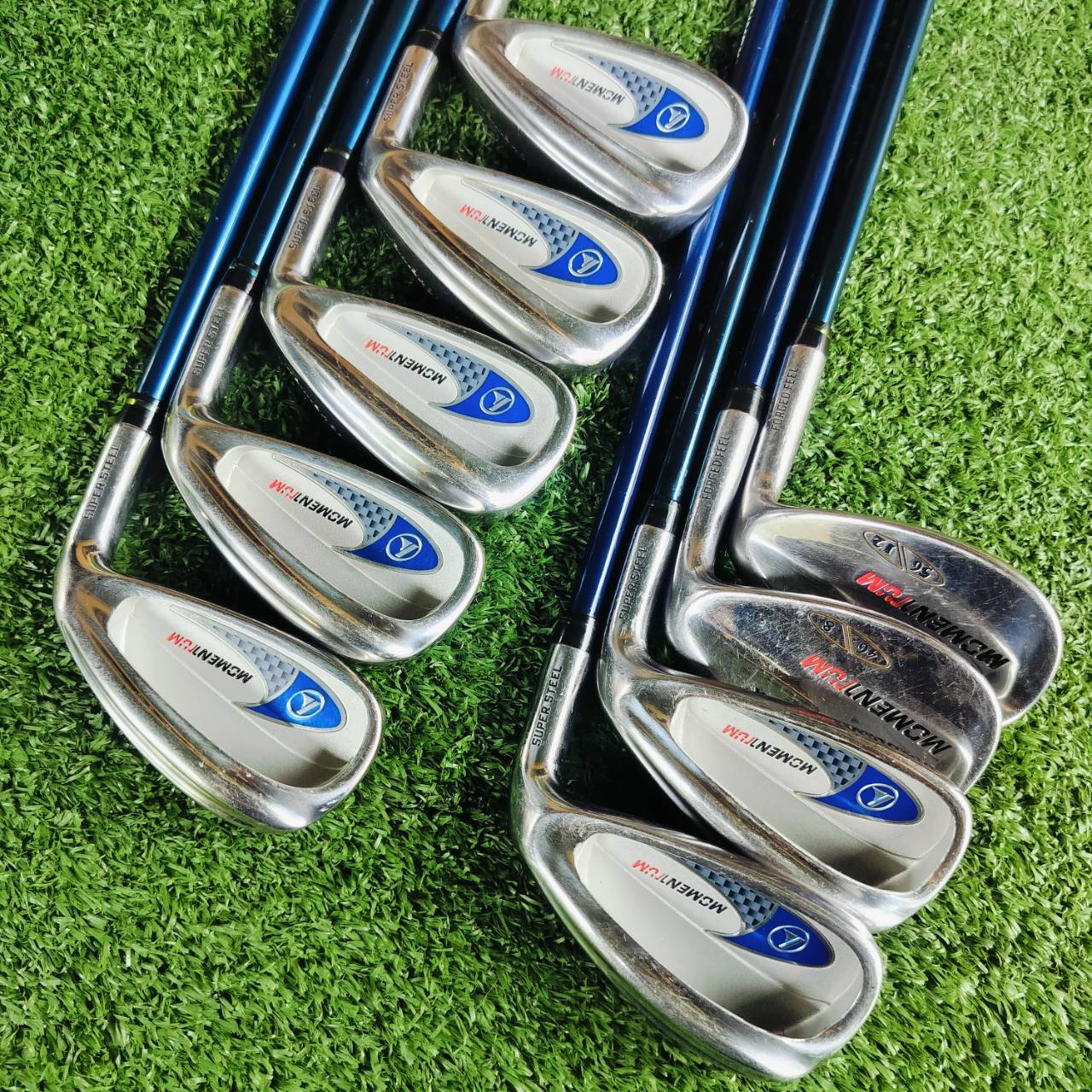 ชุดเหล็ก PROKENNEX MOMENTUM วัสดุ SUPER STEEL ตีนุ่มมาก และเด้งมากๆ ช่วยเรื่องระยะอย่างมาก รวมถึง CAVITY ที่ออกแบบมาให้ตีง่ายอย่างมาก ชดเชยความผิดพลาดสูง ตีตรง ตีไกลมาก ไม้กอล์ฟพรีเมี่ยมมือสอง ของแท้ By NakaraLuxurious