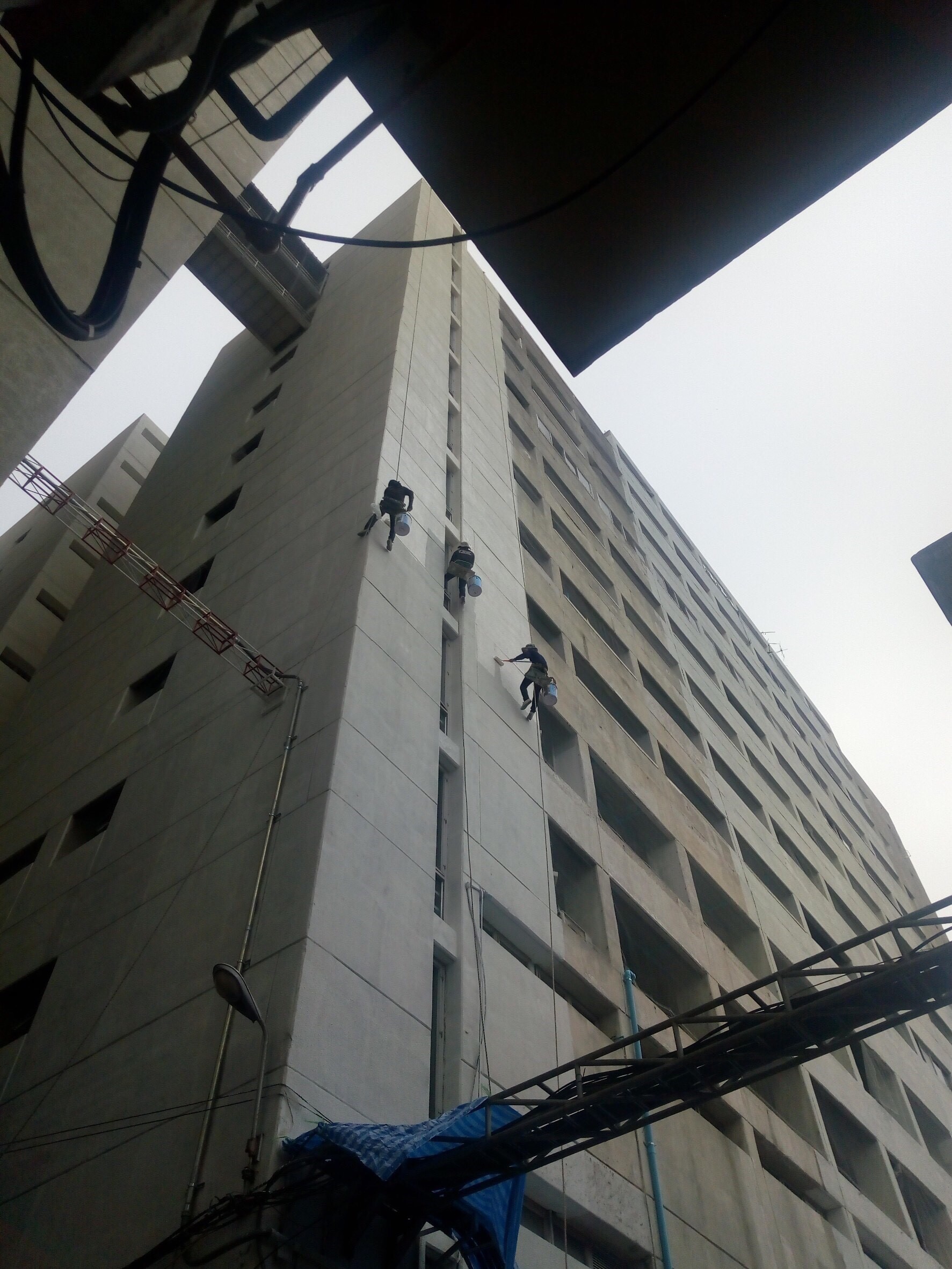 1.งานปรับปรุงระเบียงเปลี่ยนท่อและทาสีตึกอัษฎางค์ชั้น 1-13 รพ.ศิริราช