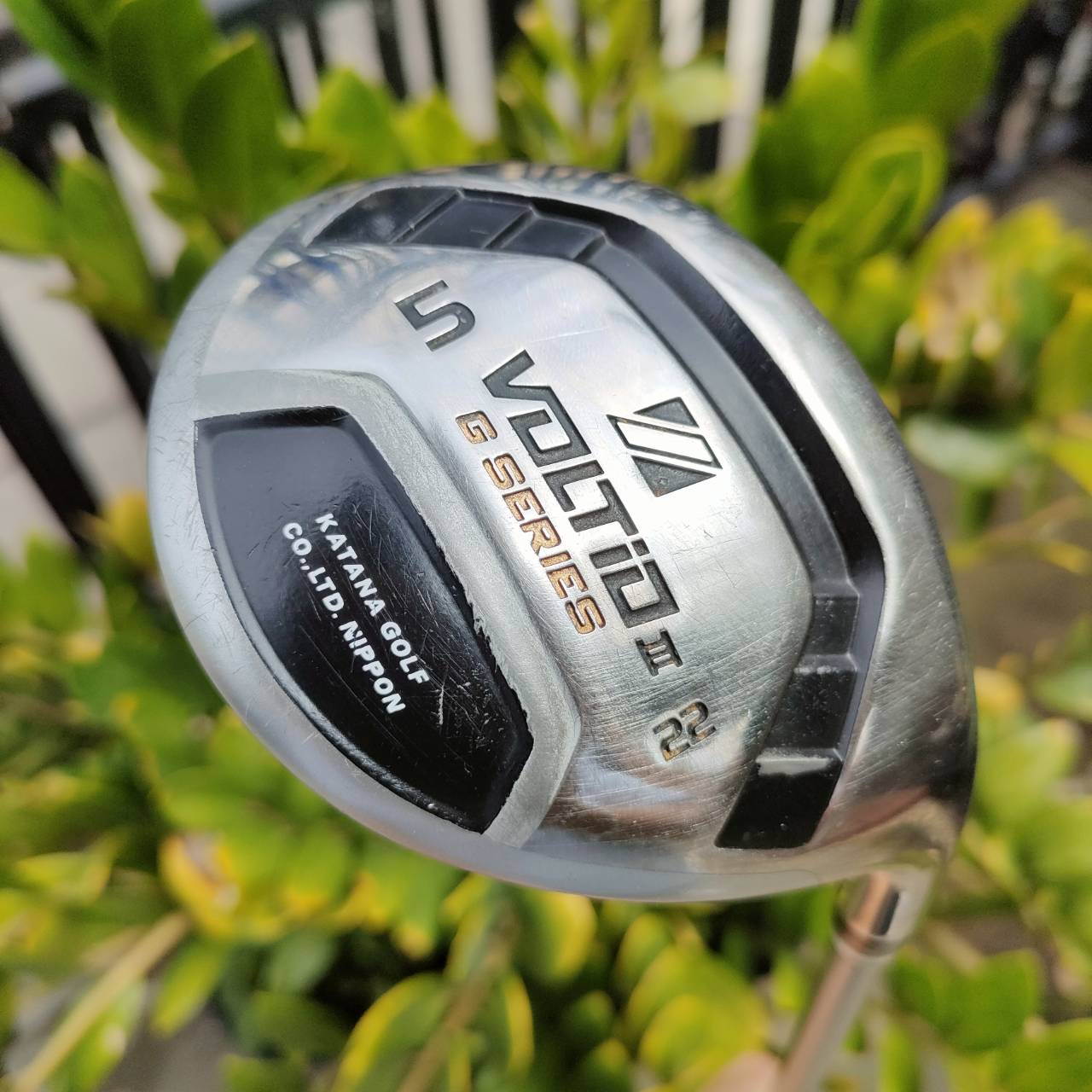 U5 KATANA VOLTIO III G SERIES เป็นรุ่นที่มีออฟเซ็ท ตีตรงมากๆ ช่วยท่านที่ตีไม่แม่น ตีเหล็กยาวไม่ได้ ต้องไม้นี้เลยค่ะ แก้ปัญหาตีเฟดได้อย่างดีมาก ไม้กอล์ฟพรีเมี่ยมญี่ปุ่นมือสอง ของแท้ By NakaraLuxurious