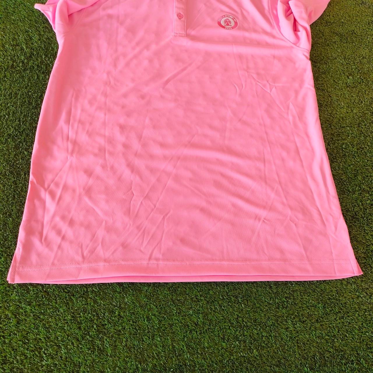 **เสื้อกอล์ฟสำหรับสุภาพสตรี** เสื้อ WIN ของใหม่!! ขนาดไชส์ M เป็นเสื้อ NANO ระบายอากาศได้เป็นอย่างดี ใส่สบายมากๆ มือหนึ่ง ของแท้ BY NakaraLuxurious