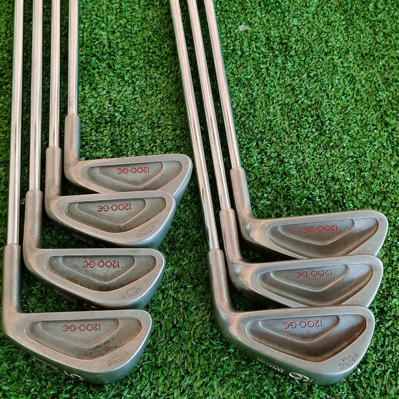 ชุดเหล็ก WILSON RADIUS SOLE 1200 GE มีเหล็ก 5-9 เเละ PW SW