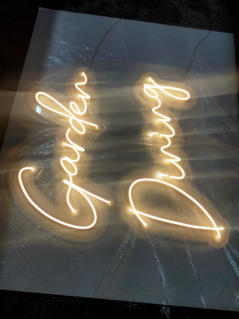 ไฟนีออน เฟค