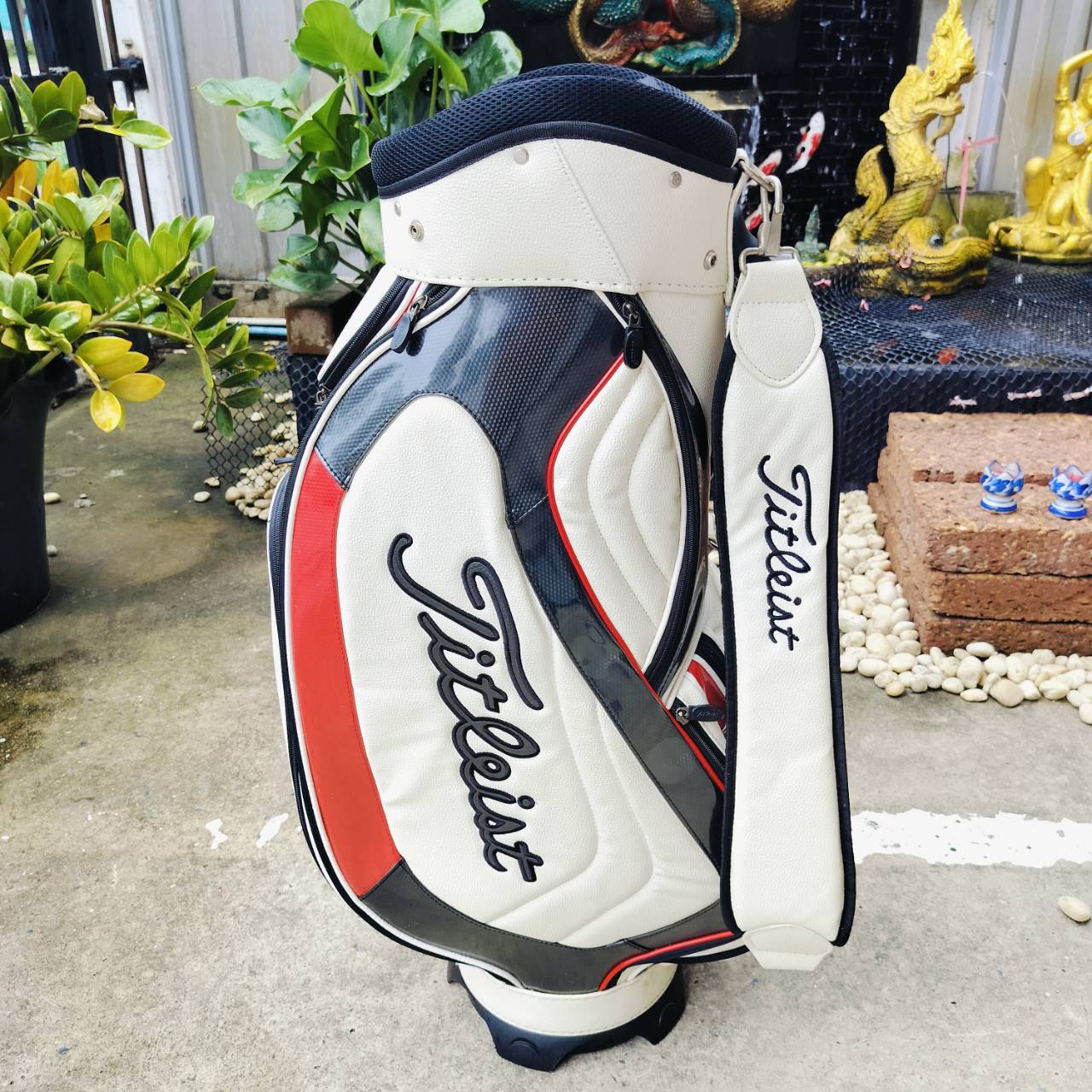 ถุงกอล์ฟ Titleist มือสอง ถุง TOUR สีขาวสวยมาก ออกแบบฟังชั่นได้ดีมาก