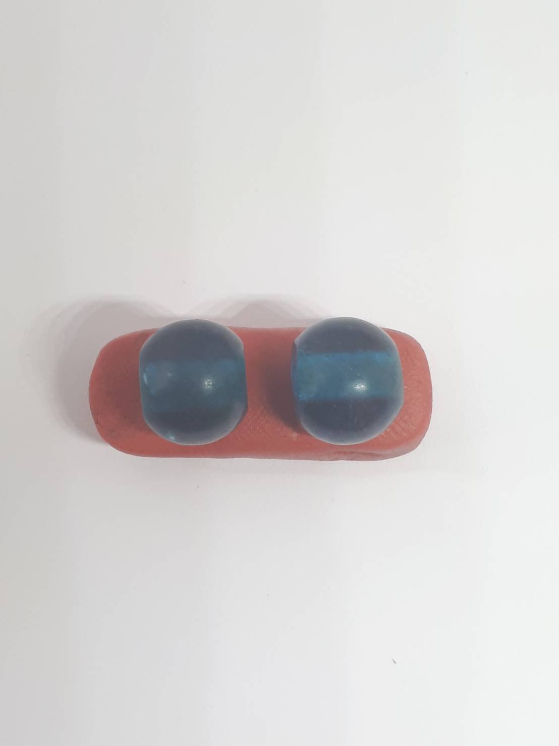 ลุกปัด โบราณ แก้ว สีฟ้า น้ำทะเล น้ำสวย สมบูรณ์ ได้คู่