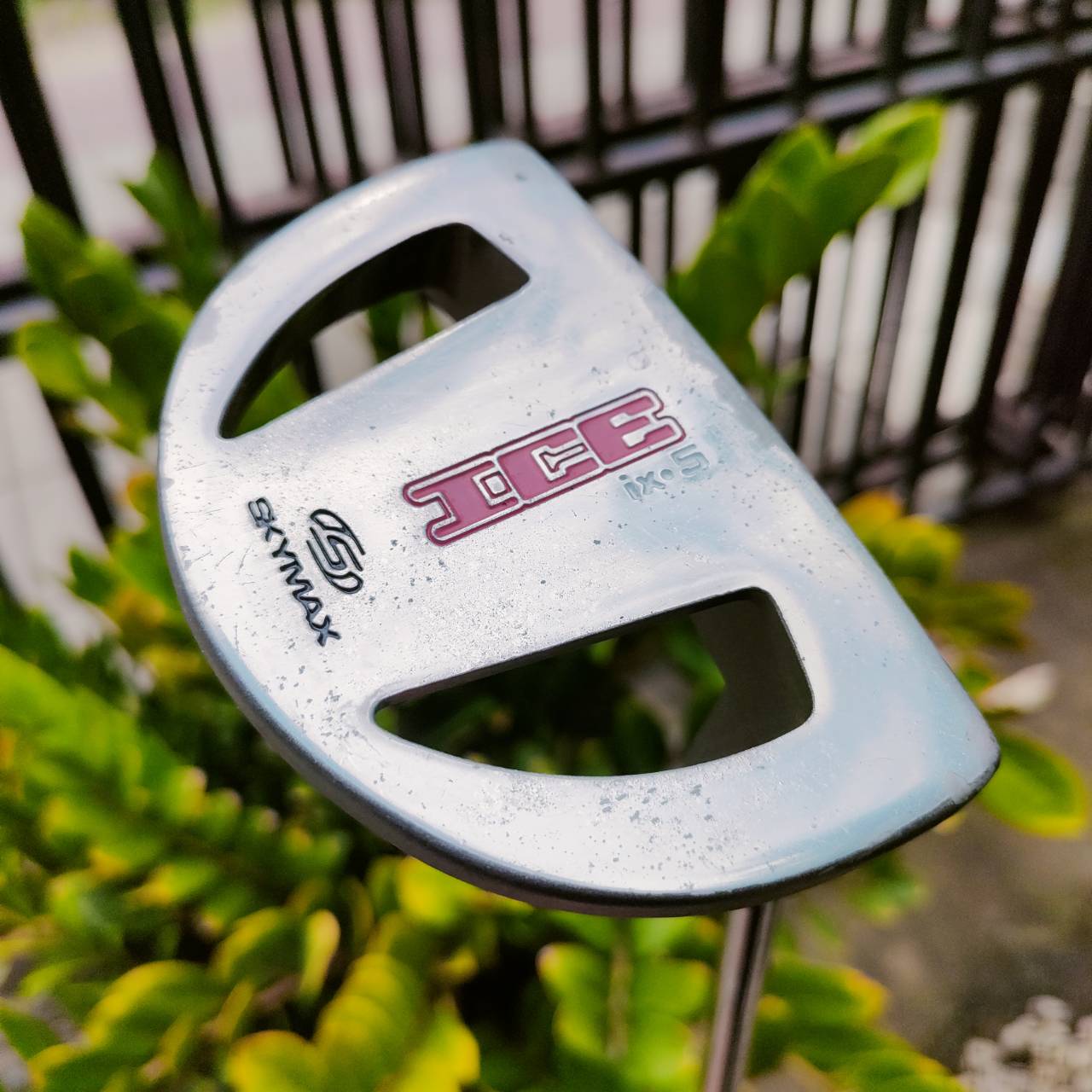 PUTTER SKYMAX ICE ยาว 34 นิ้ว หน้าสัมผัสสุดนุ่มนวล ทรงมอลเล็ตชดเชยผิดพลาดสูง ไม้กอล์ฟพรีเมี่ยมมือสอง ของแท้ By NakaraLuxurious