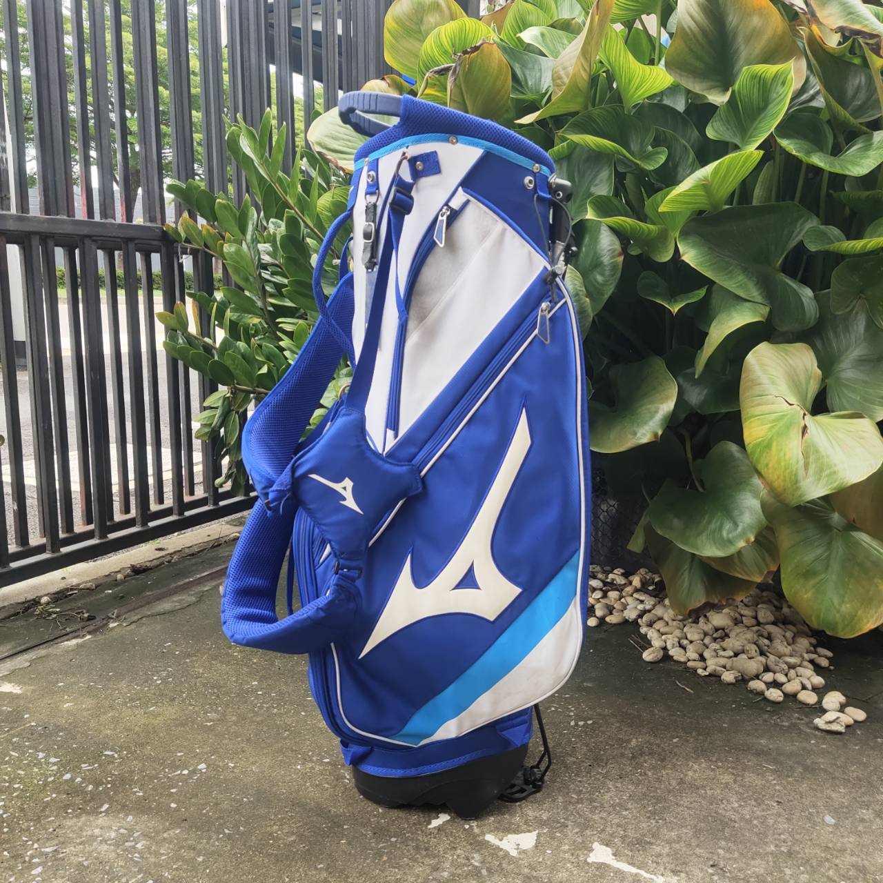 ถุงกอล์ฟ MIZUNO ขาตั้ง ของแท้ มือสอง! สีสวยสะดุดตา เอกลักษณ์ของ MIZUNO เห็นแล้วรู้เลย