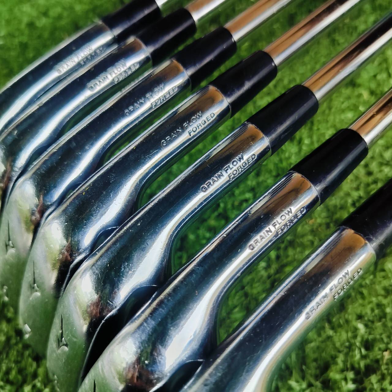 ชุดเหล็ก MIZUNO MP52 วัสดุ GRAIN FLOW FORGED สุดยอดเหล็ก FORGED ของญี่ปุ่น เอกสิทธิ์หนึ่งเดียวของ MIUNO มีเหล็ก 4 5 6 7 8 9 PW ก้าน DYNAMIC GOLD R300 ไม้กอล์ฟพรีเมี่ยมมือสอง ของแท้ By NakaraLuxurious