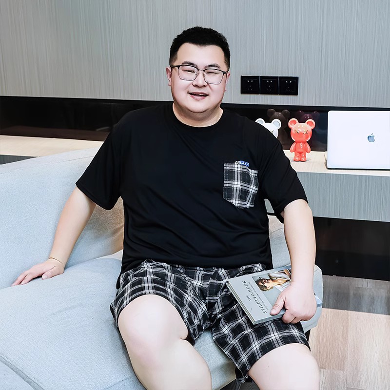 ชุดนอนผู้ชายอ้วนไซส์ใหญ่ เสื้อคอกลมสีดำ กางเกงลายสก๊อต