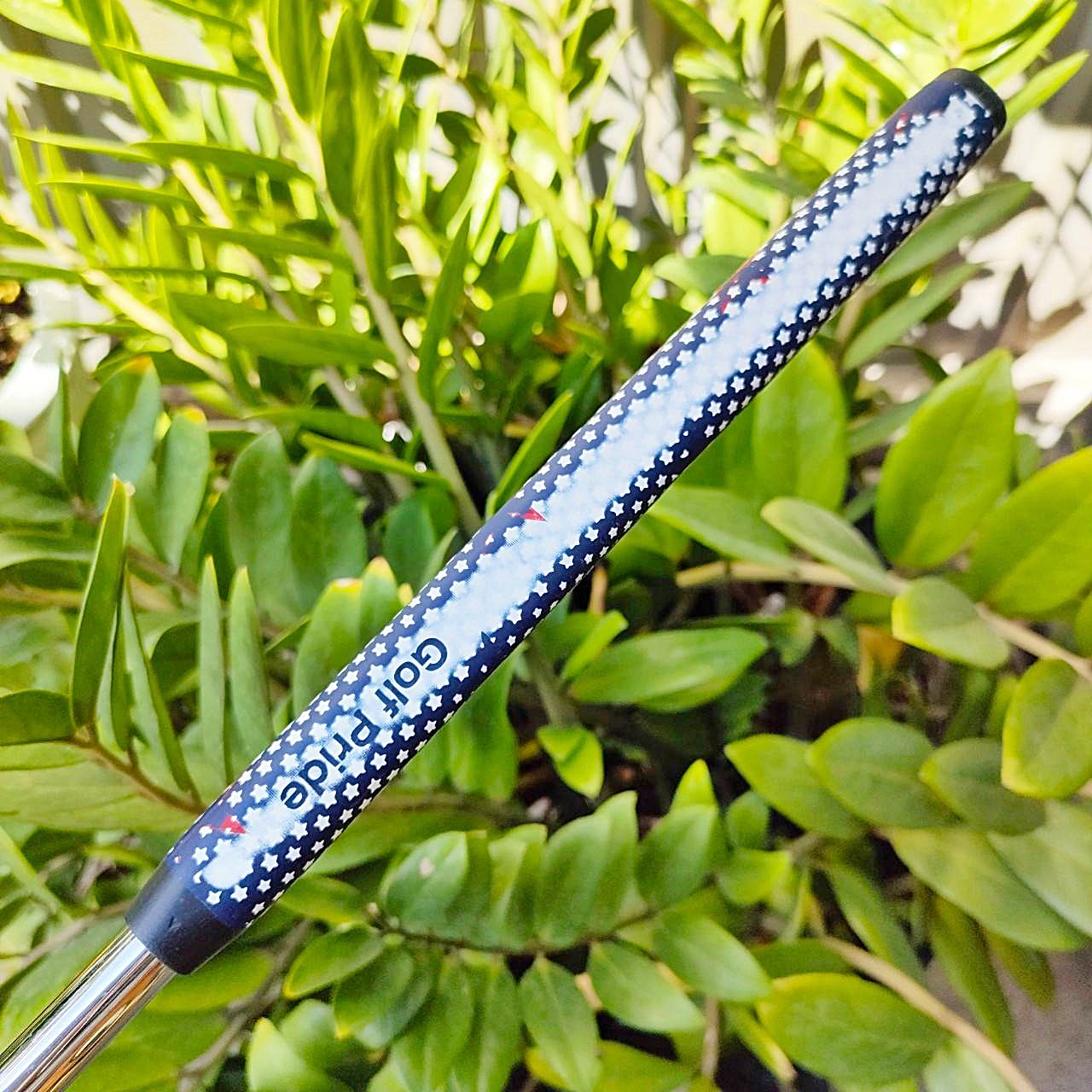 PUTTER PING B60i ความยาว 35 นิ้ว ตัวนี้หน้าอิเซิร์ท ดีมากๆ ได้ฟีลลิ่ง ทั้งนุ่ม และ เกาะไลน์มาก ชดเชยความผิดพลาดได้ดี พัตต์ได้นิ่ง แม่นยำ และเส้นเล็งที่เล็งง่ายมาก ไม้กอล์ฟพรีเมี่ยมมือสอง By NakaraLuxurious