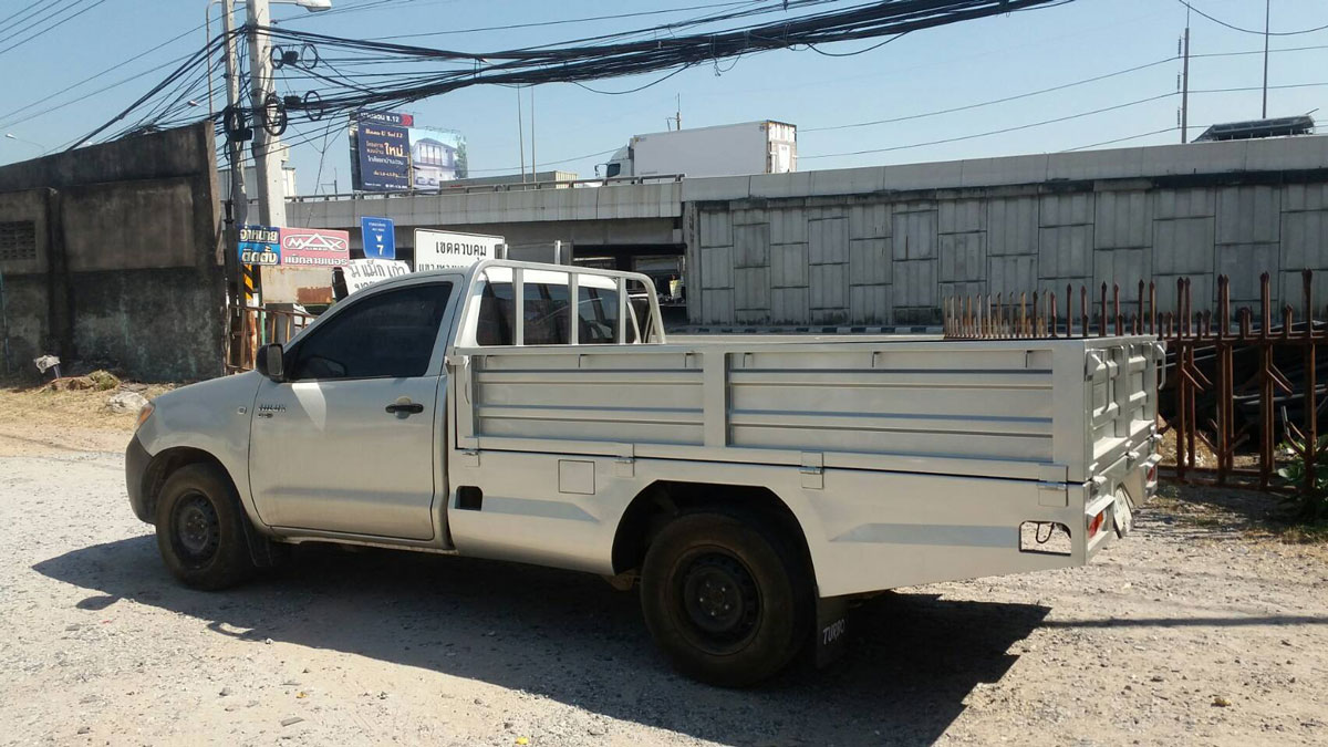 กระบะพื้นเรียบเปิด 3 ด้าน เพิ่มที่เหยียบขึ้น หน้า-หลัง ครับ