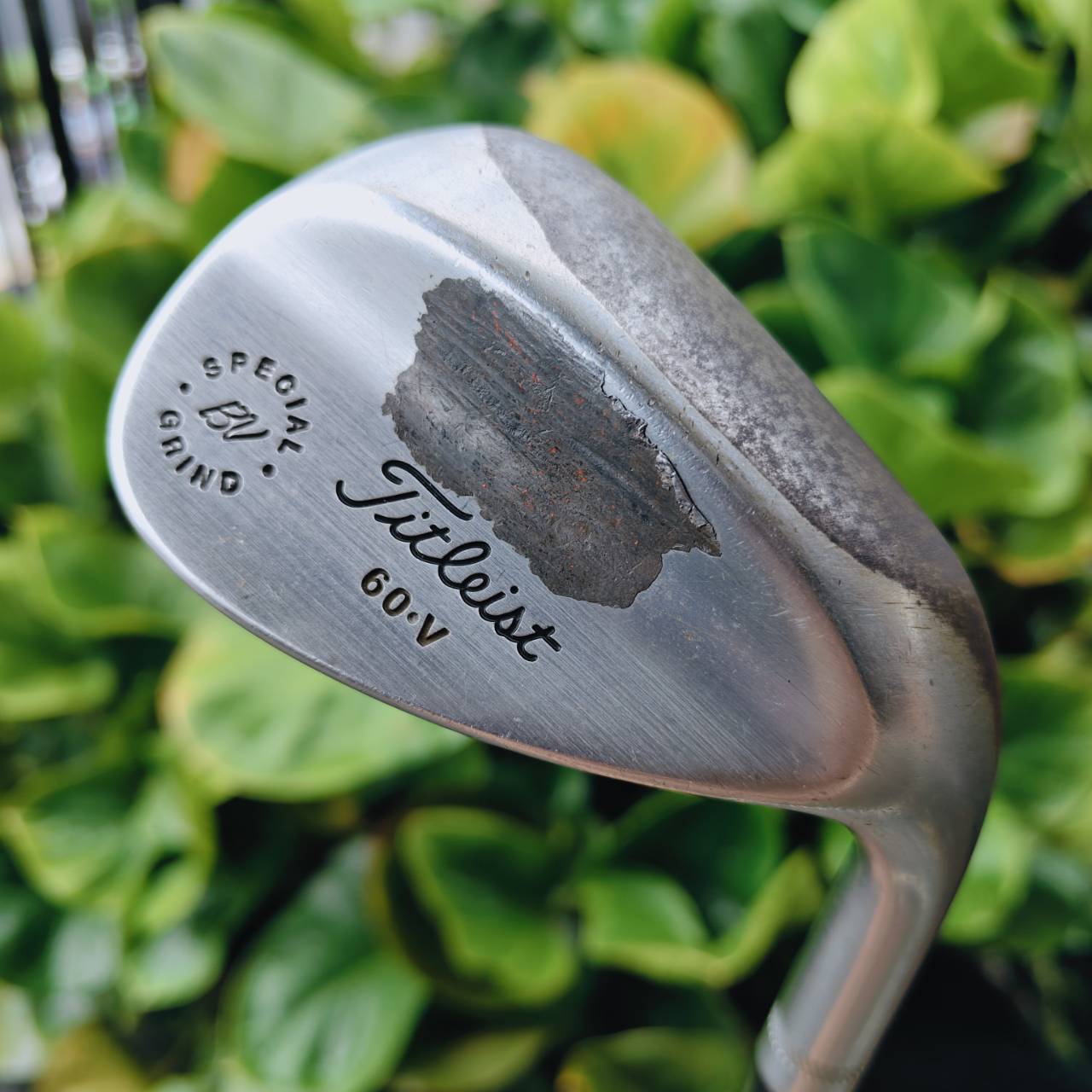 WEDGE TITLEIST BV SPECIAL GRIND 60V ก้านและหน้าไม้ถูกออกแบบมาเพื่อควบคุมสปินได้ยอดเยี่ยม