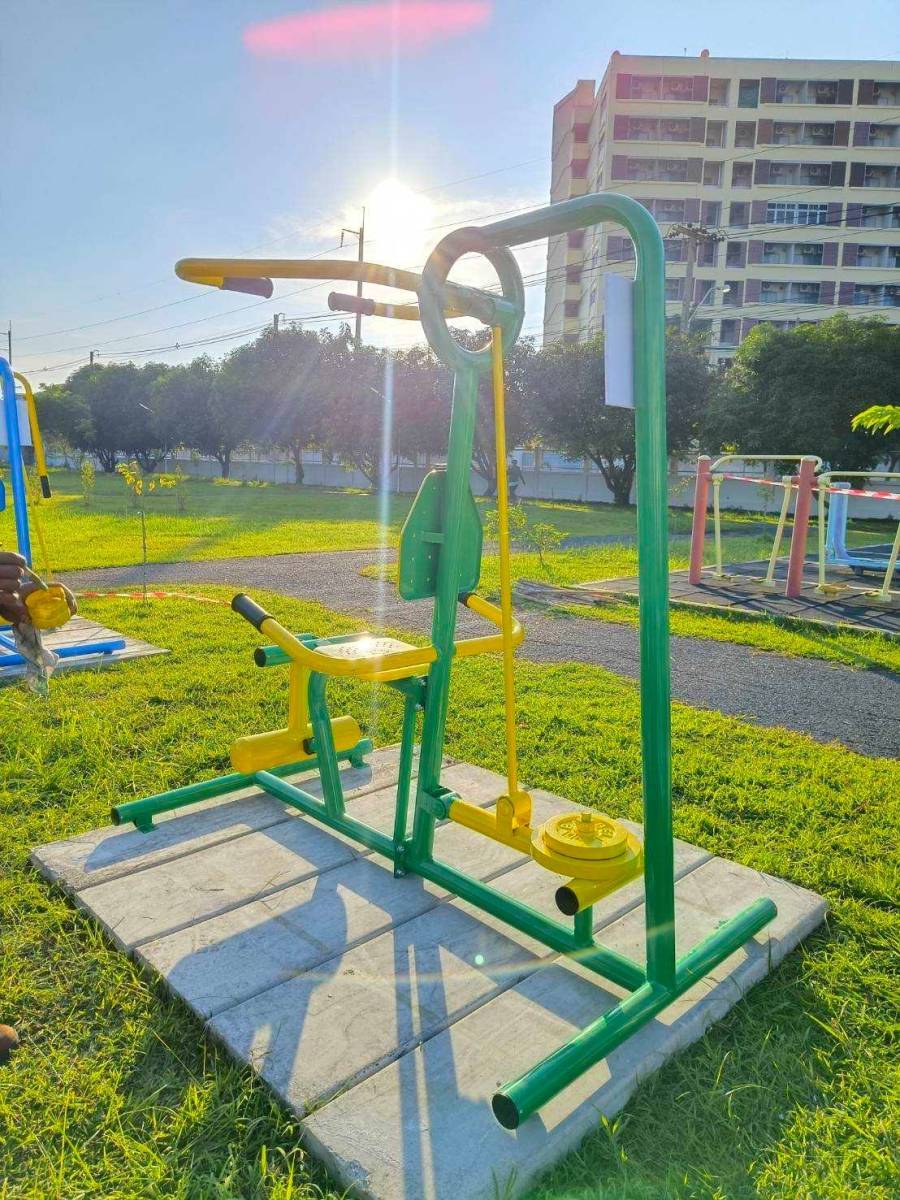 เครื่องบริหารกล้ามเนื้อแขน-หัวไหล่ (แบบดึง-ดันยกตัว) เครื่องออกกำลังกาย, กลางแจ้ง, ลานกีฬา, อเนกประสงค์, สนามกีฬา สั่งผลิต7-15วัน