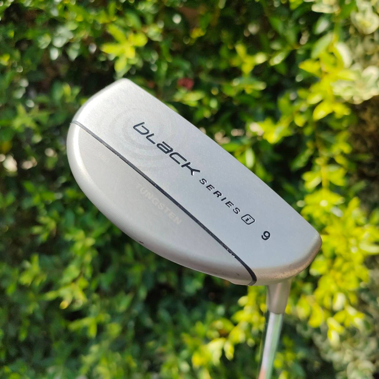 PUTTER ODYSSEY BLACK SERIES i9 ความยาว 34 นิ้ว ** กริฟเสีย ** น้ำหนักดีมาก รุ่นนี้ใช้เทคโนโลยีเยอะมาก และหน้าสัมผัสนุ่มและ ออกแบบให้กัดลูก ลดแรงเฉืื่อยให้ลูกหมุนเร็ว เกาะไลน์มาก