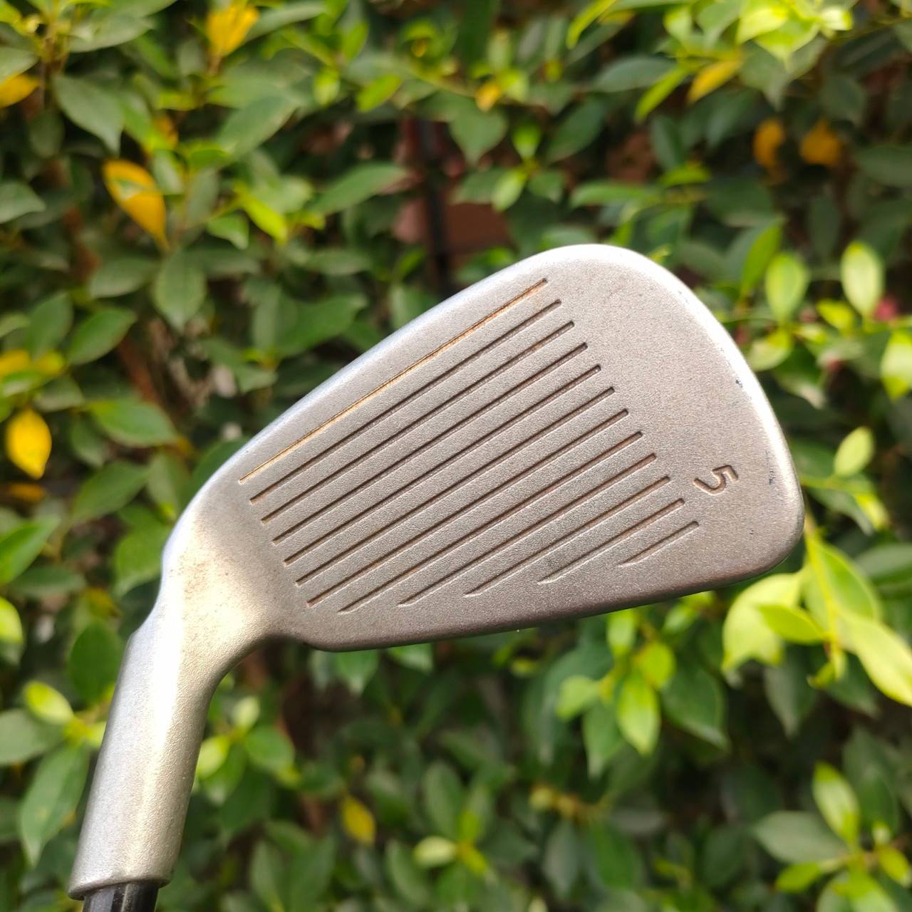 เหล็ก 3 PING i3+ BLADE จุดส้ม ก้าน PING 350 SERIES FLEX R สติ๊กเกอร์ด้านหลังหลุด แต่ไม่มีผล ตีดีมากๆๆๆทตีง่าย ไกล นุ่ม