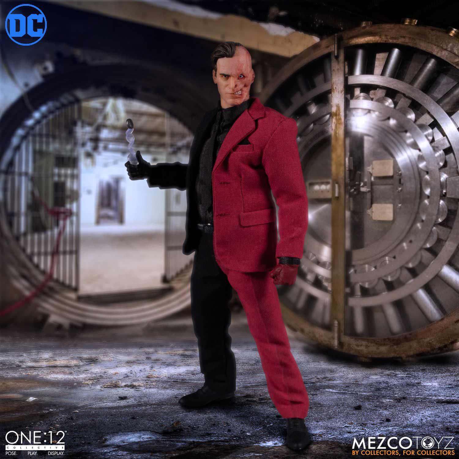 [สั่งจอง] MEZCO TOYZ ONE:12 COLLECTIVE : Two-Face
