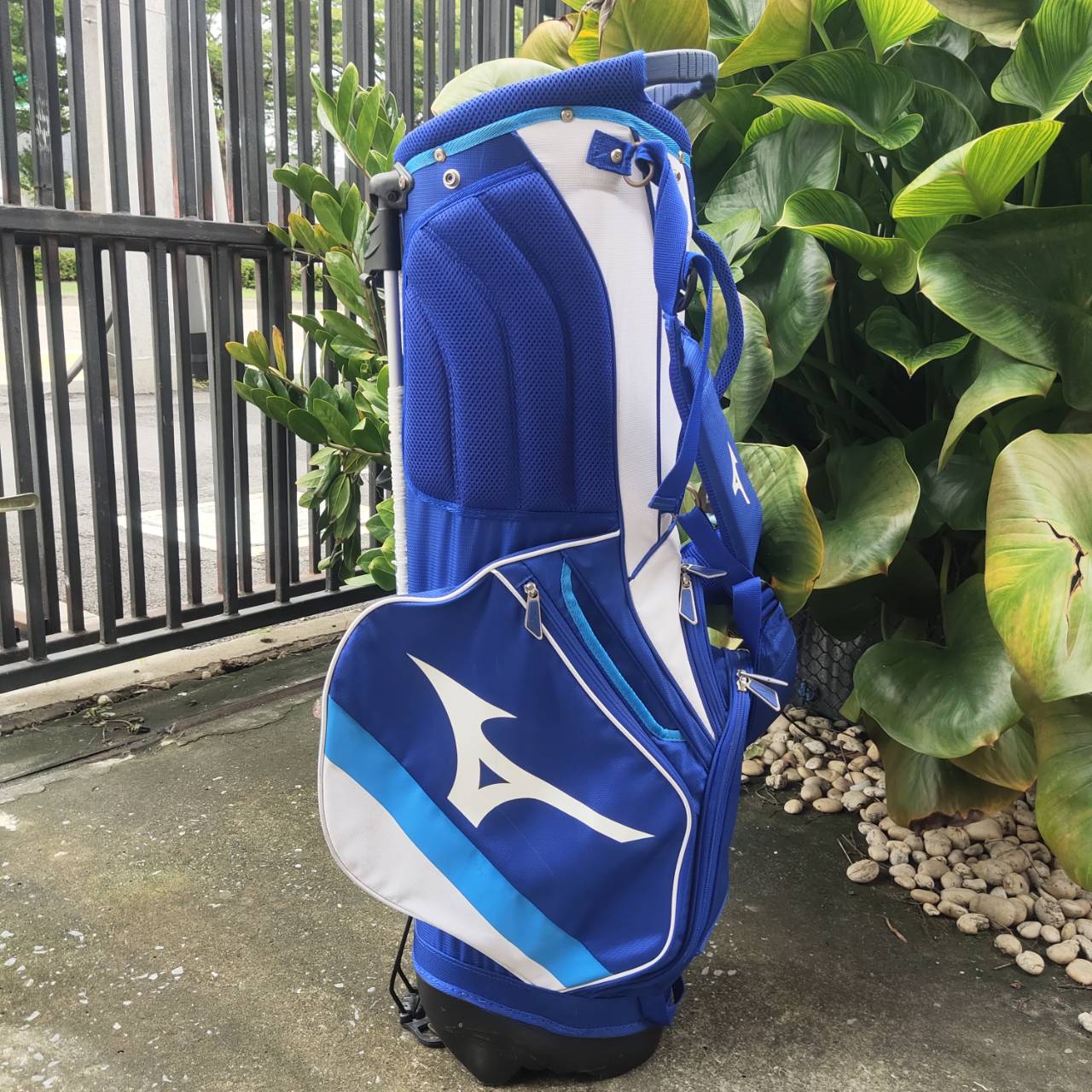 ถุงกอล์ฟ MIZUNO ขาตั้ง ของแท้ มือสอง! สีสวยสะดุดตา เอกลักษณ์ของ MIZUNO เห็นแล้วรู้เลย