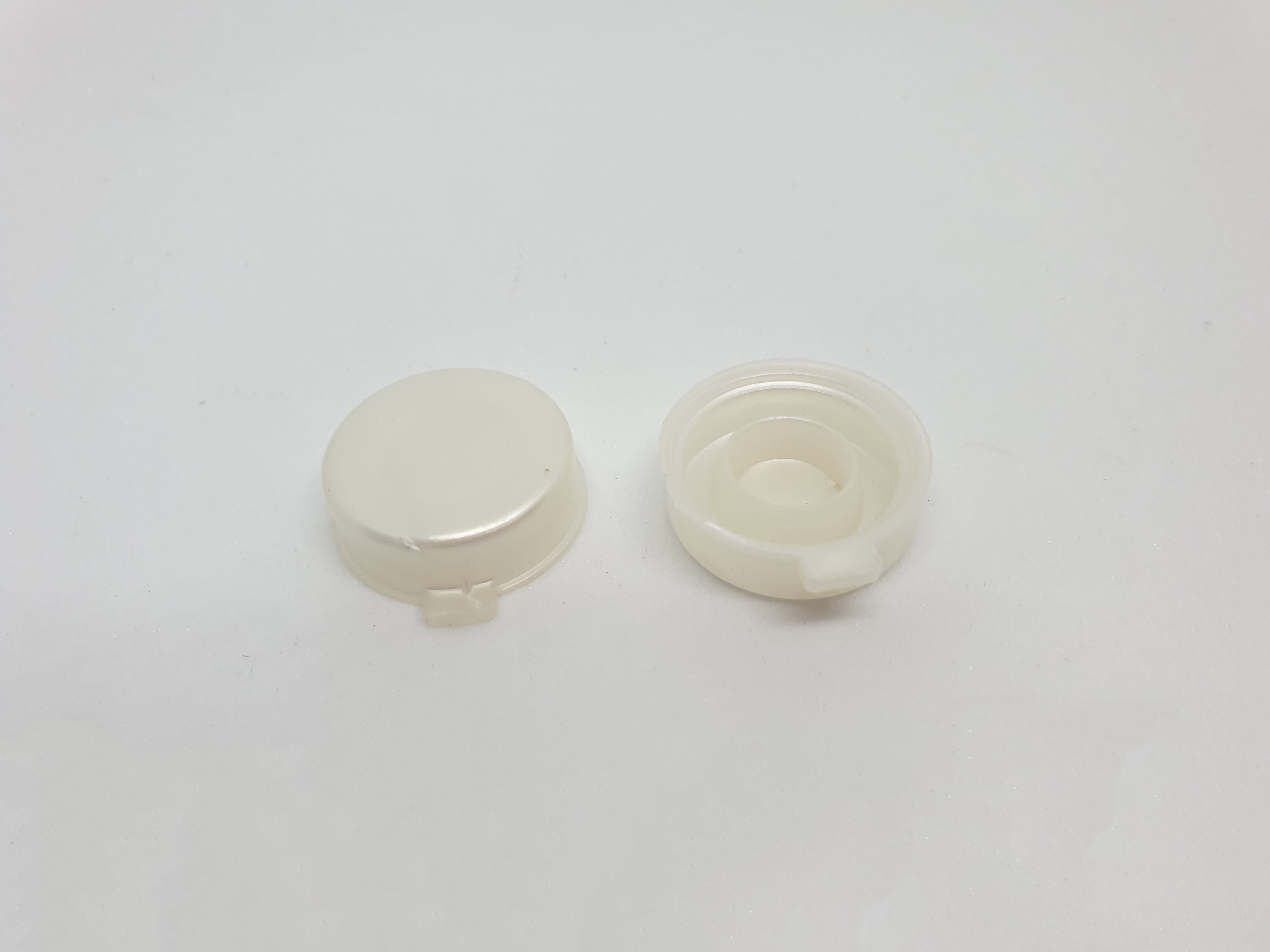 ฝาหมวก หลายสี 500 ชิ้น (0.7 บาท)