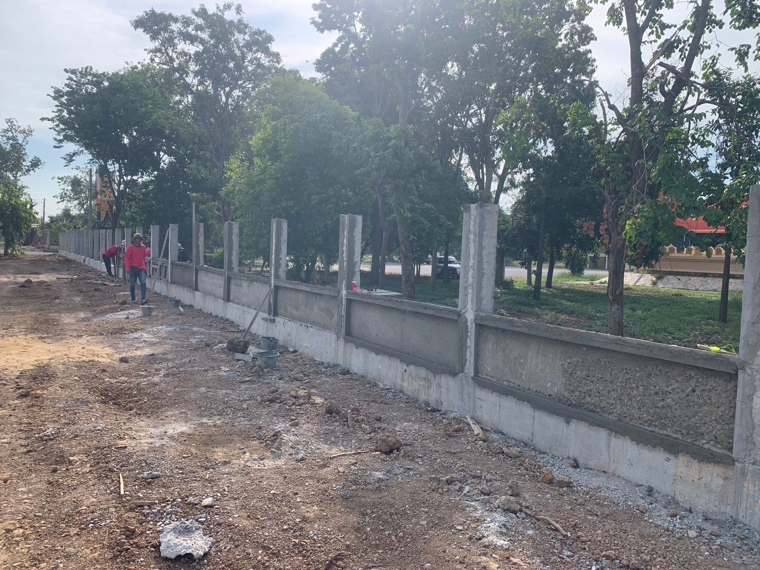 สร้างกำแพงวัดดงกะเชา จ.สุพรรณบุรี