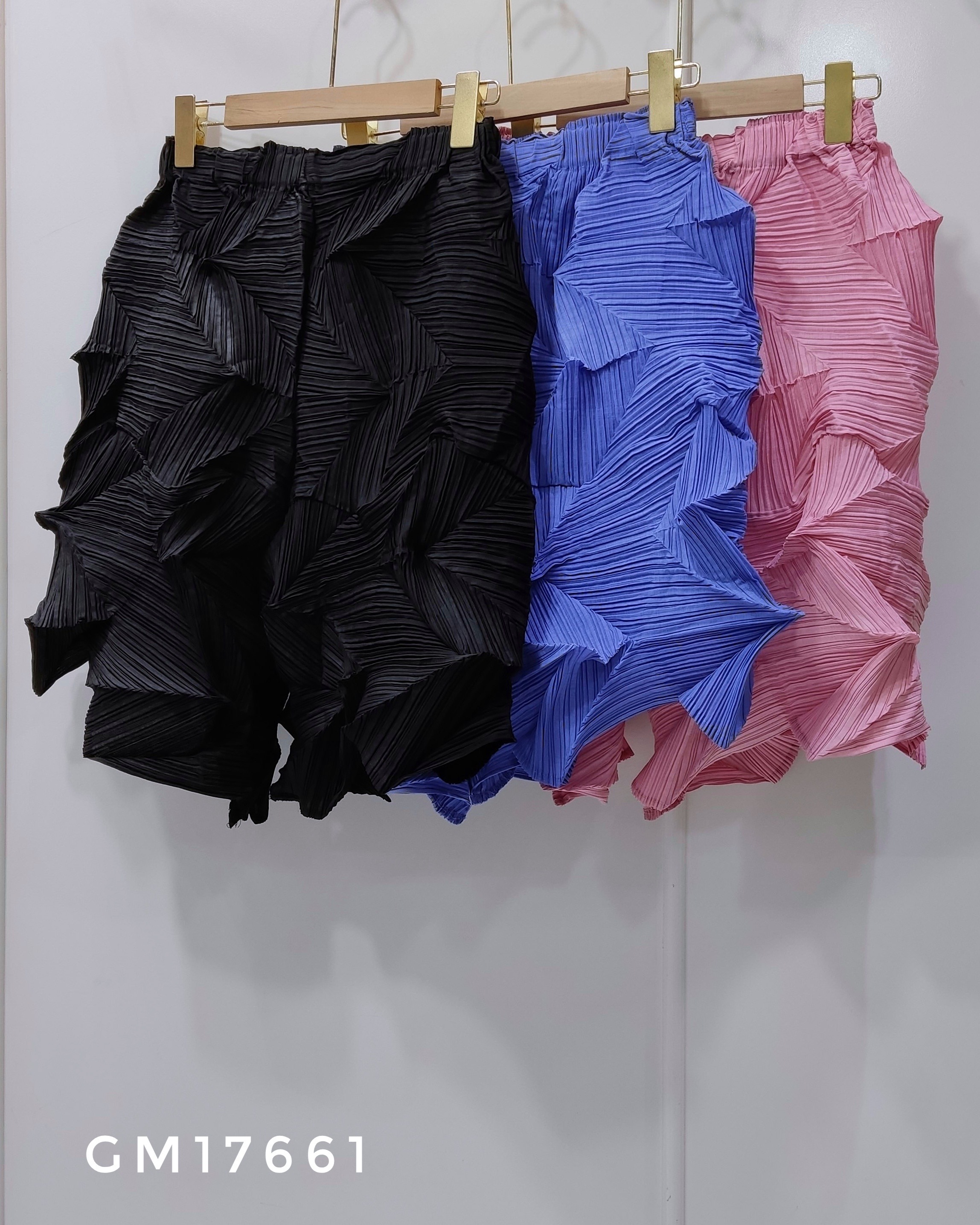 ยาว 19 นิ้ว 2MUAY รุ่น GM17661 กางเกงอัดพลีท SHORT LEG ZIG ZAG PLEATED PANTS 3สี FREE SIZE