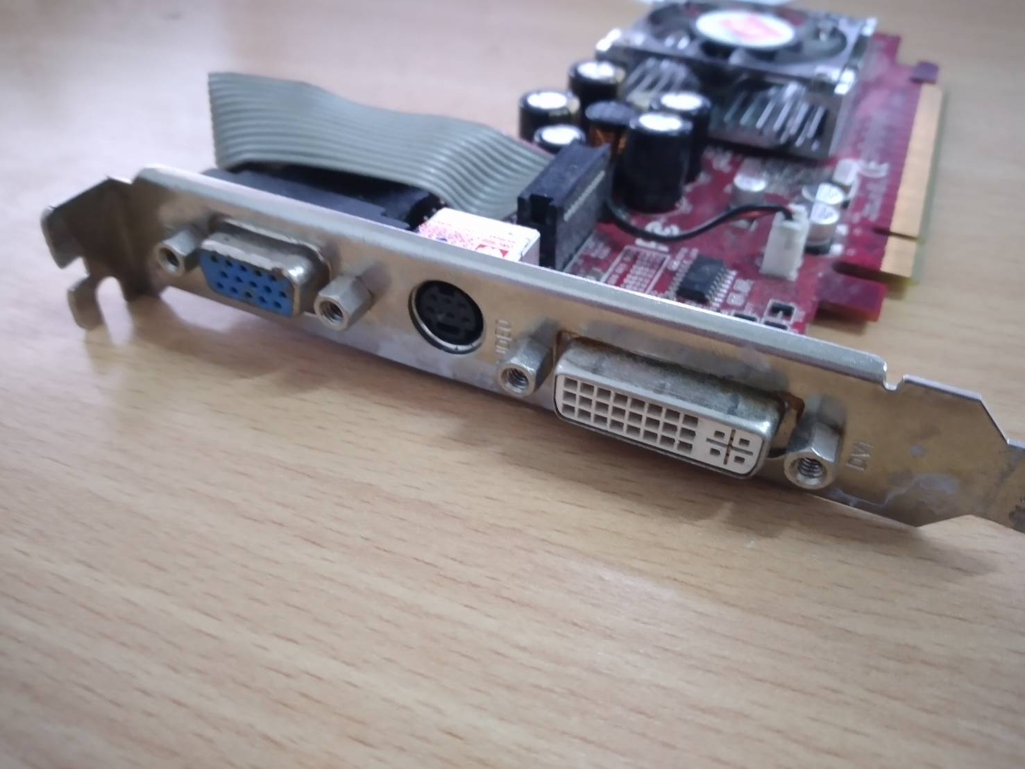 PowerColor Radeon X300SE HyperMemory DirectX 9 R37L-SC3D 256MB Hyper Memory(128M VRAM on board) 64-Bit DDR PCI Express x16