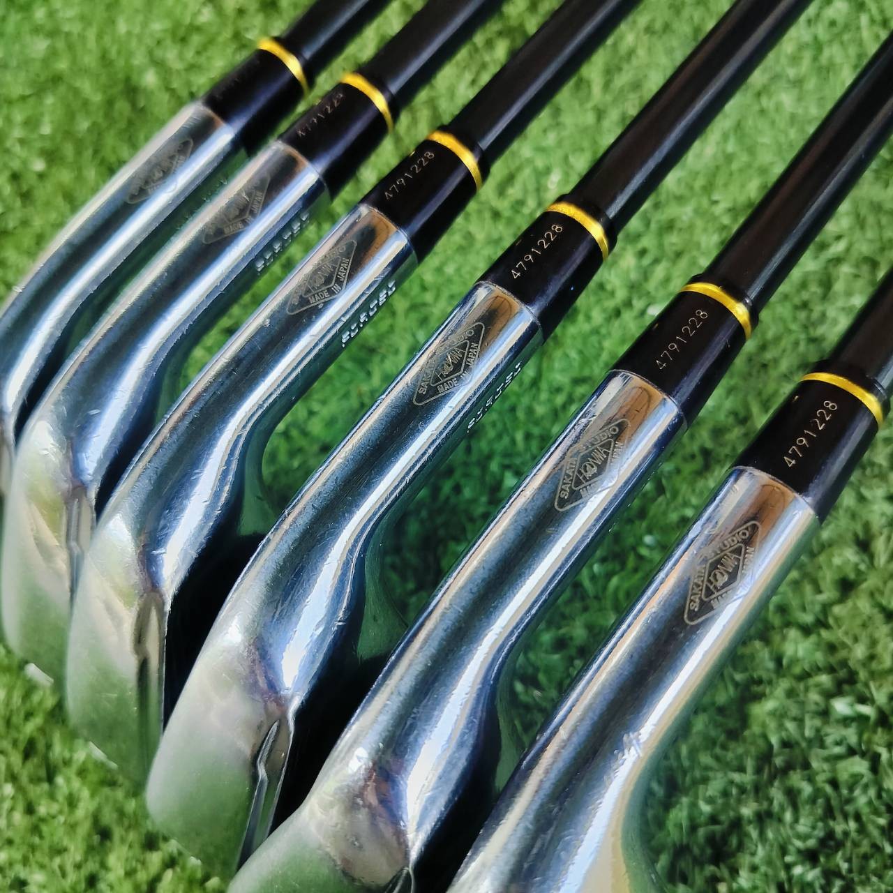 ชุดเหล็ก HONMA BERES MG801 ตัว FORGED ของ BERES จะดีกว่า รุ่นทั่วไปอย่างมาก ใส่เต็มทั้งคุณภาพ และการออกแบบให้ตีง่าย มี CAVITY โพรงลึก เพื่อการชดเชยสูงสุด ไม้กอล์ฟพรีเมี่ยมญี่ปุ่นมือสอง ของแท้ By NakaraLuxurious