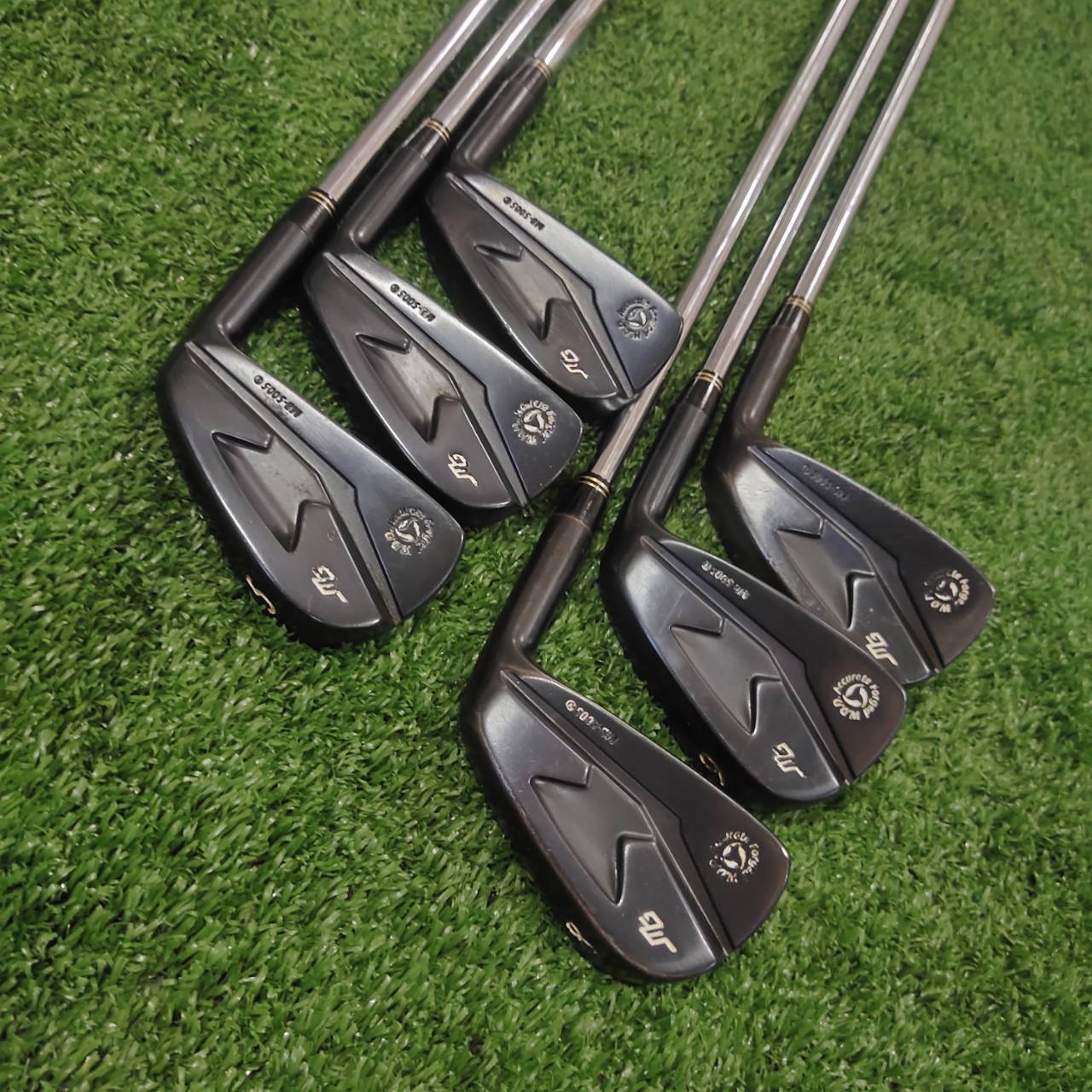 ชุดเหล็ก MIURA MB-5005 BLACK ** สุดยอดของเหล็ก ที่สุดของสุด** ด้วยเหล็กอ่อน S25C ตีขึ้นรูป W.D.D. ก้าน NSPRO ZEROS 7 กริพ IOMIC ไม้กอล์ฟพรีเมี่ยมญี่ปุ่นมือสอง ของแท้ By NakaraLuxurious