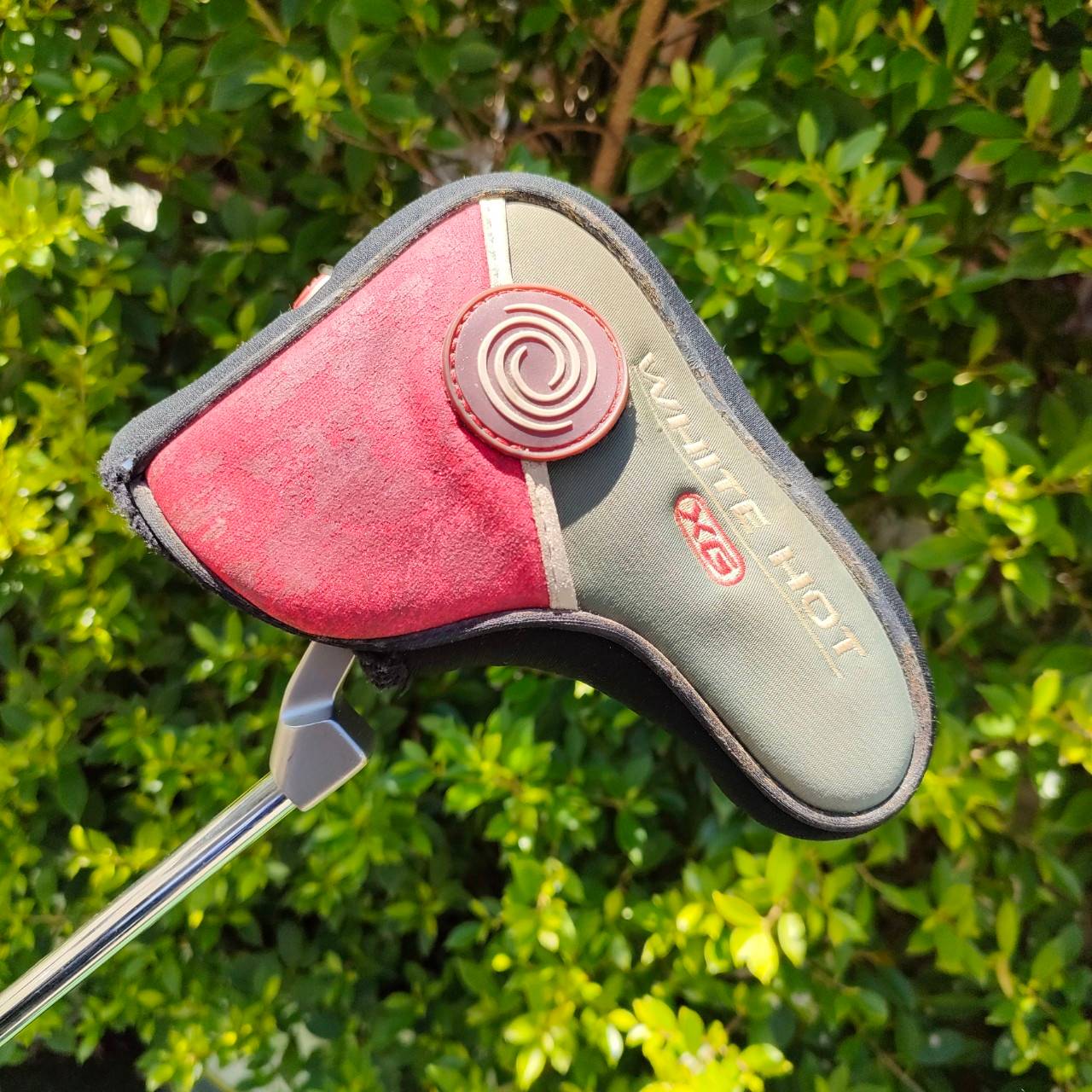 PUTTER ODYSSEY WHITE HOT XG #6 ความยาว 34 นิ้ว มาพร้อม COVER เดิมๆ *** กริฟเสื่อมสภาพค่ะ *** รุ่นนี้หน้า XG ดีสุดๆ ทั้งนุ่มและเกาะไลน์ในไม้เดียวกัน!! เสียงพัตต์ออกเพราะมากๆ ไม้กอล์ฟมือสอง ของแท้ BY NakaraLuxurious