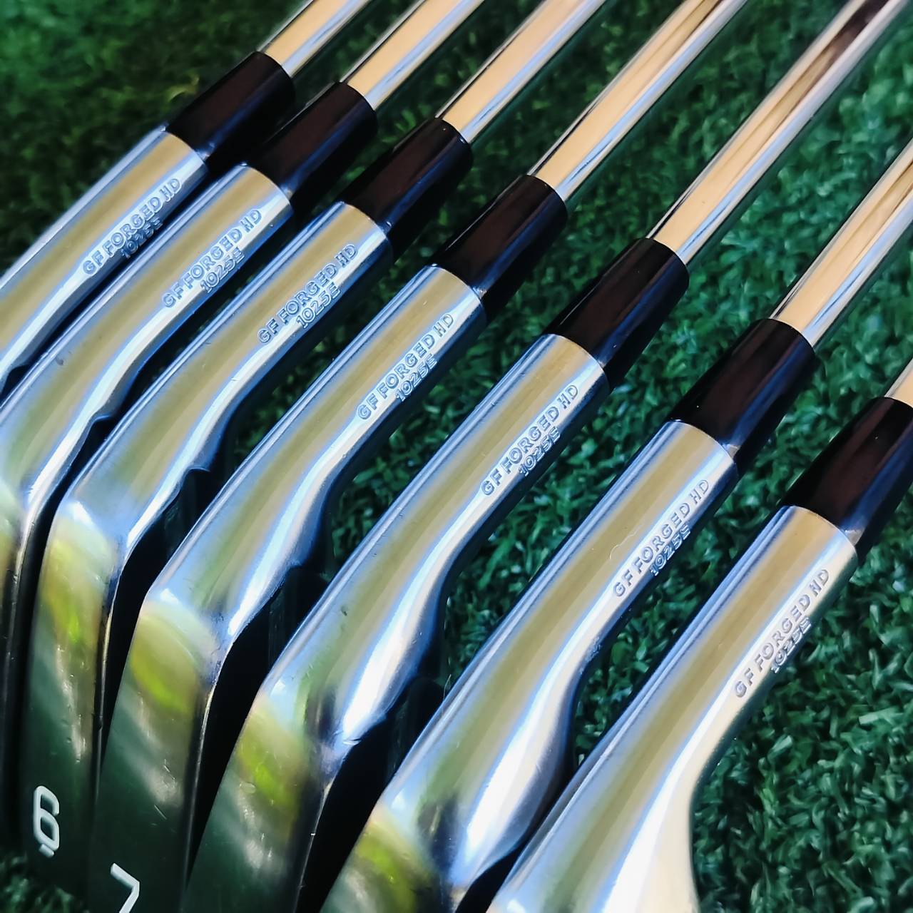 ชุดเหล็ก MIZUNO MP18 สวยนางฟ้า ออกแบบรูปทรงมาอย่างประณีต เฉียบคม สวยงามทุกมุมมอง สันใบด้านบนบาง “Grain Flow Forged HD” (High Density) ไม้กอล์ฟพรีเมี่ยมญี่ปุ่นมือสอง ของแท้ By NakaraLuxurious