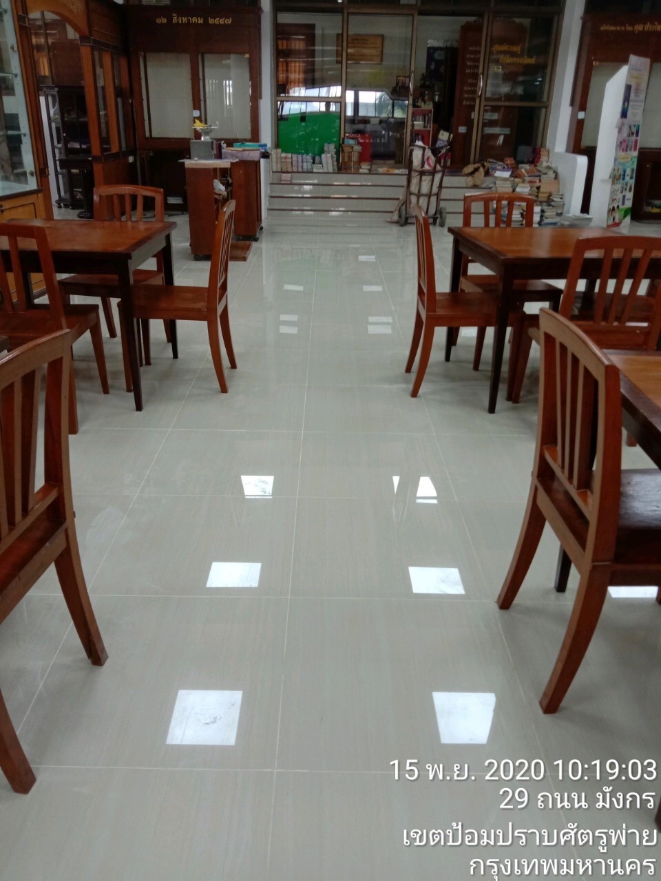 รร.สายปัญญา ปูกระเบื้องพื้น&ติดตั้งกระดานถนอมสายตา