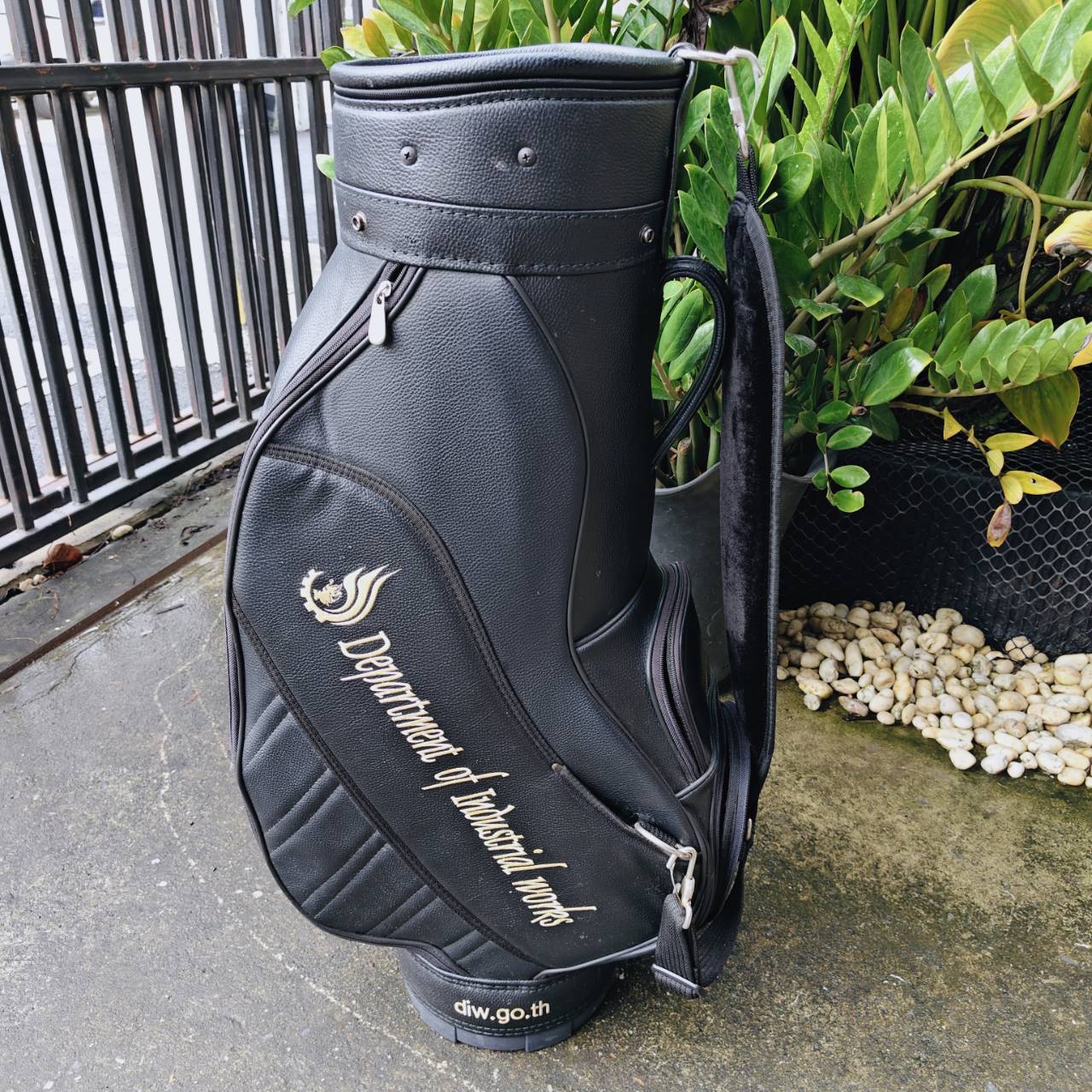 ถุงกอล์ฟ DIV – หนัง ภายในบุกำมะหยี่ ** มีเป๊กหลุด 1 จุด **