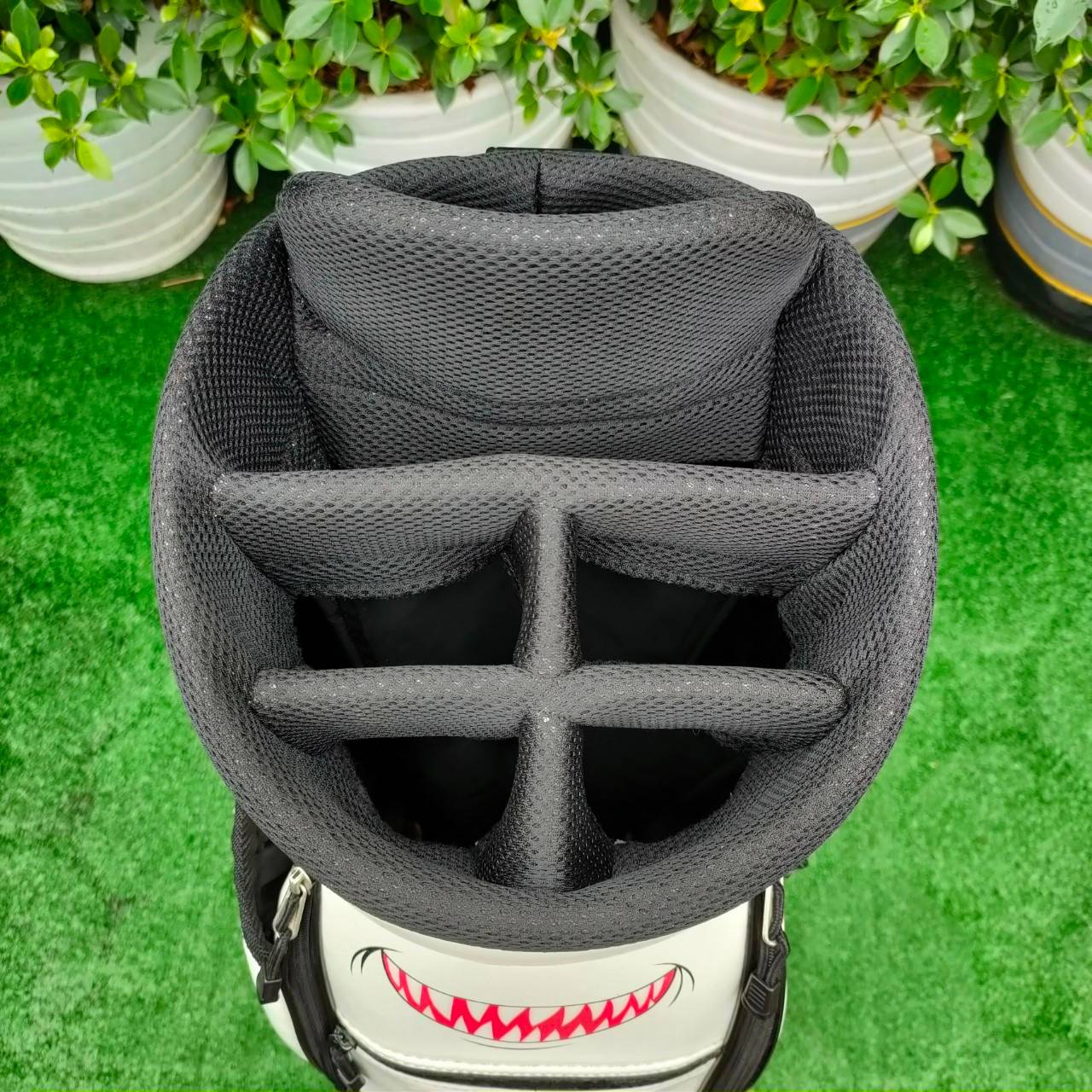 ถุงกอล์ฟ SRIXON มือสอง ลายฉลาม สวยมากๆ ถุง TOUR สภาพดีครับ