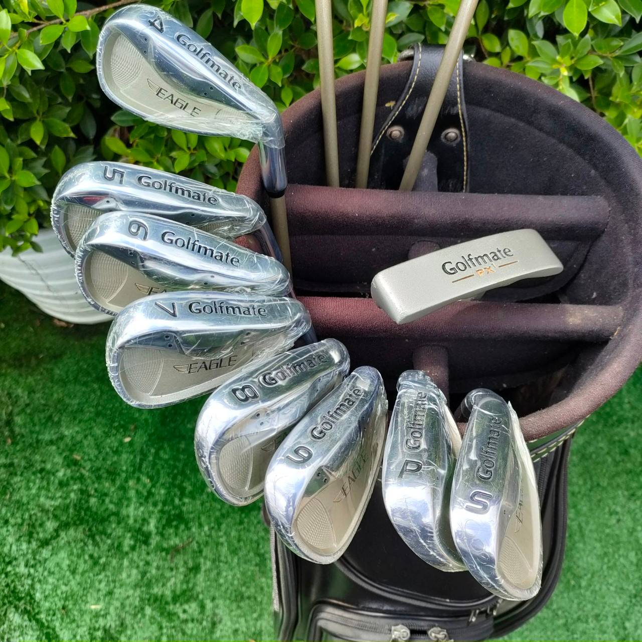 ไม้กอล์ฟครบชุด GOLF MATE EAGLE พร้อมออกรอบได้เลย สภาพนางฟ้า ไม้ยังอยู่ในซีนทั้งหมด แกะแค่พัตเตอร์ มีหัวไม้ครบ 1 3 5 ชุดเหล็ก 4-9 PW SW ตีง่าย น้ำหนักเบา มือใหม่ มือกลาง ต้องการไม้ครบชุด พลาดไม่ได้