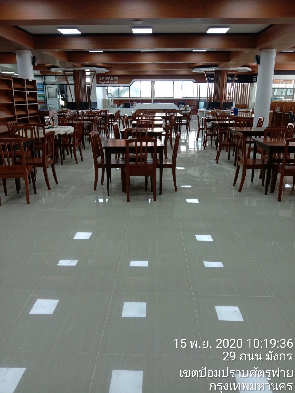 รร.สายปัญญา ปูกระเบื้องพื้น&ติดตั้งกระดานถนอมสายตา