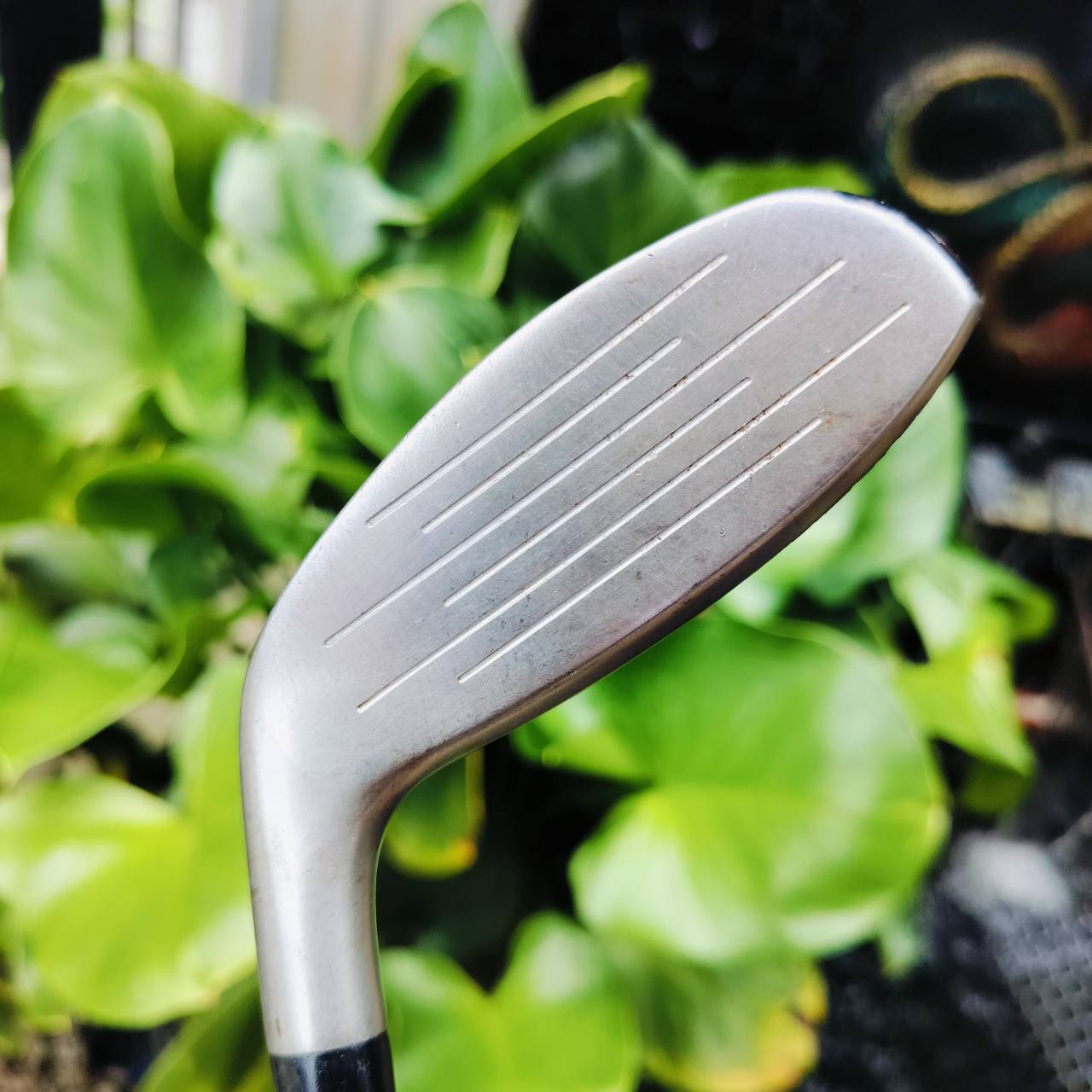 UT4 SRIXON HYBRID องศา 22 ก้าน DIMANA FLEX R รุ่นนี้วางทังสเตนไว้สองจุด ทำให้ตีตรงมากๆ และ CG ต่ำ ตีลอยง่ายๆ เสียงเพราะ ตีสนุกค่ะ ไม้กอล์ฟพรีเมี่ยมญี่ปุ่นมือสอง ของแท้ By NakaraLuxurious