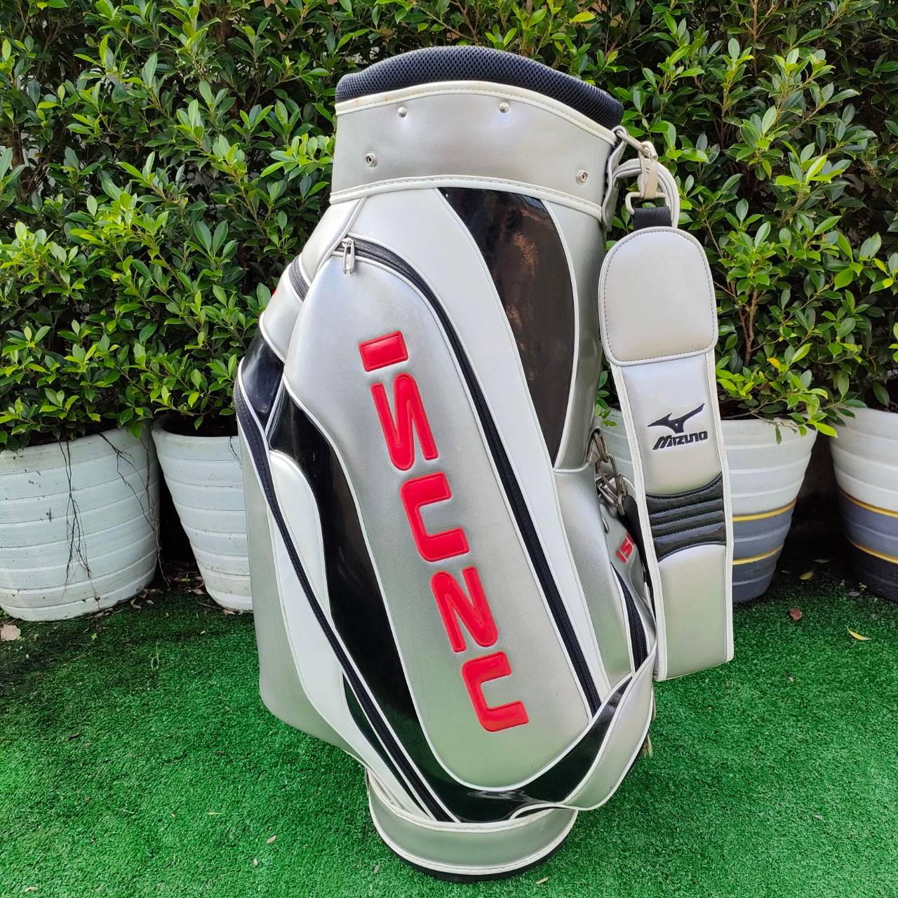ถุงกอล์ฟ MIZUNO IZUZU มือสอง เป็นของ MIZUNO แท้ ถุง TOUR ใบใหญ่ วัสดุหนังแก้ว สภาพสวยครับ