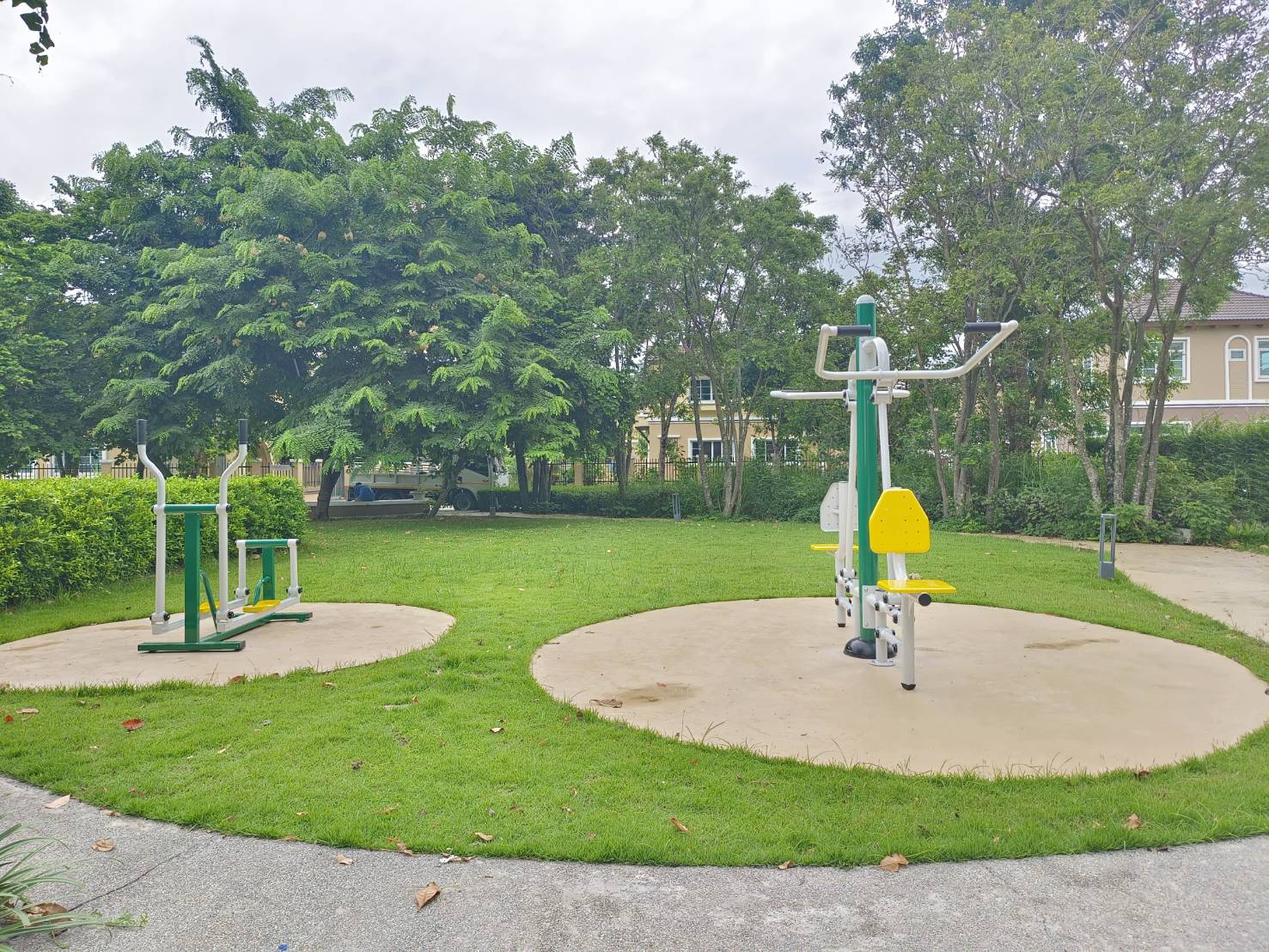 เครื่องออกกำลังกาย กลางแจ้ง ชุดอุปกรณ์ บริหารแขน ไหล่ หน้าอก แบบถ่าง หุบยกตัว เดี่ยว ลานกีฬา อเนกประสงค์ สนามกีฬาผลิตในไทย สั่งทำตามสีที่ต้องการได้