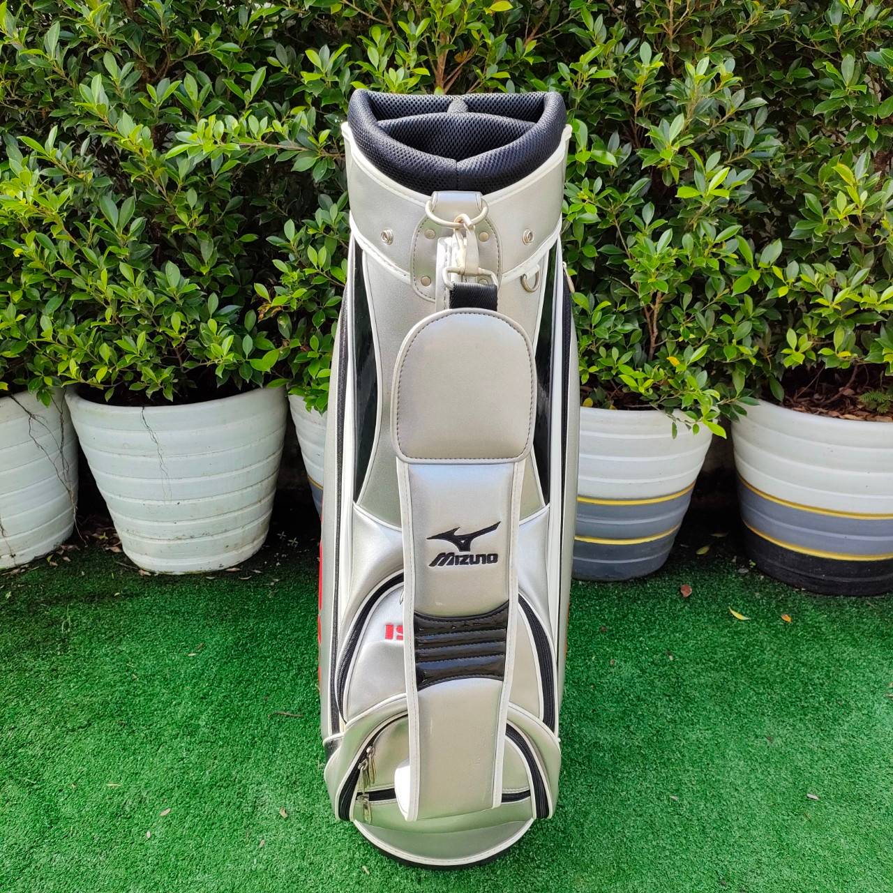 ถุงกอล์ฟ MIZUNO IZUZU มือสอง เป็นของ MIZUNO แท้ ถุง TOUR ใบใหญ่ วัสดุหนังแก้ว สภาพสวยครับ
