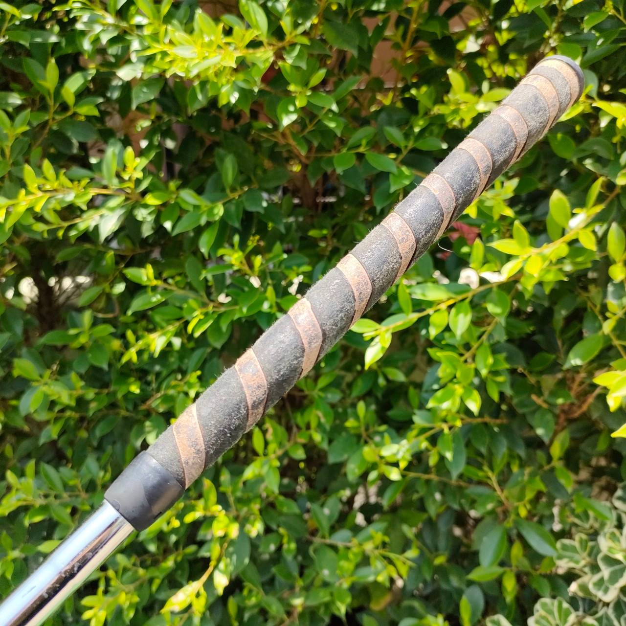 PUTTER COSTOM ความยาว 34 นิ้ว เป็นแบบสามบอล เล็งง่ายขึ้น กระจายน้ำหนักและชดเชยความผิดพลาดได้สูงครับ