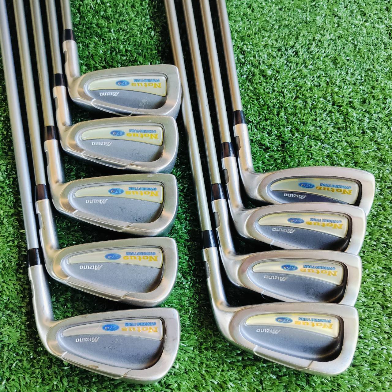 ชุดเหล็ก MIZUNO NOTUS SYNCHRO TURN 57+3 ก้าน NOTUS FLEX R มีเหล็ก 3-9 PW และ FW ตีไกลมาก องศาชันขึ้น แต่ตีลอยง่าย ไม้กอล์ฟพรีเมี่ยมมือสอง ของแท้ By NakaraLuxurious