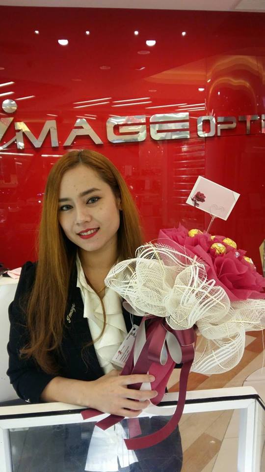 FV-006 ช่อเฟอเรโร่ 8 ลูก....แต่งช่อโทนขาว,แดง