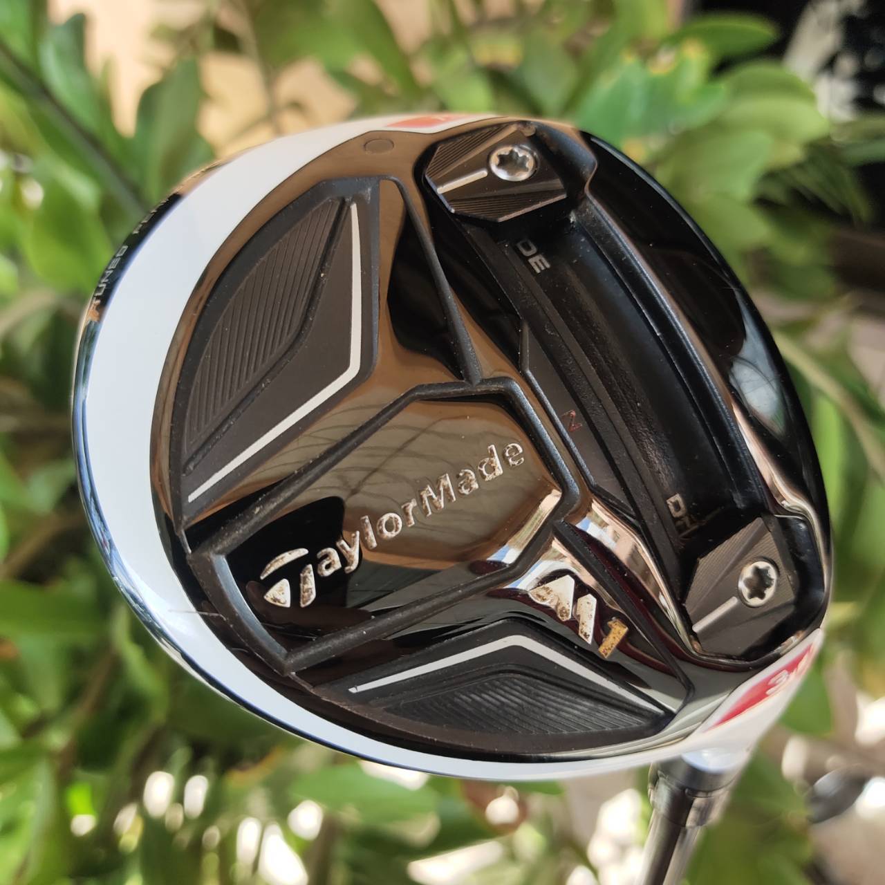 FW3 Taylormade M1 ตีดีมากๆ สามารถปรับวิถีลูกซ้ายหรือขวาได้ และปรับมุมเหินได้ที่คอไม้ค่ะ เพื่อได้ตำแหน่งที่เข้ากับวงสวิง กระดองเคฟล่าอย่างดี CG ต่ำ COVER แท้เดิม ไม้กอล์ฟพรีเมี่ยมมือสอง ของแท้ By NakaraLuxurious