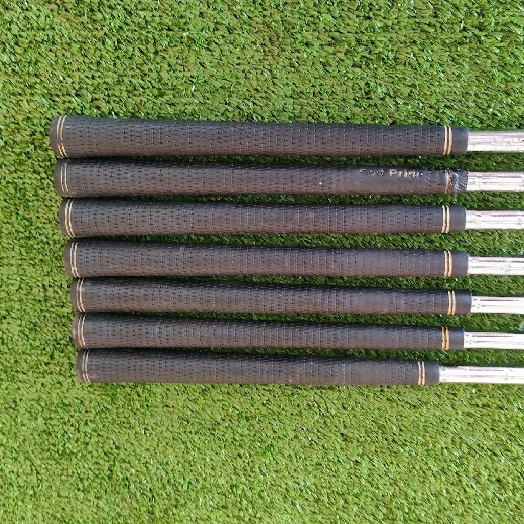 ชุดเหล็ก WILSON RADIUS SOLE 1200 GE มีเหล็ก 5-9 เเละ PW SW