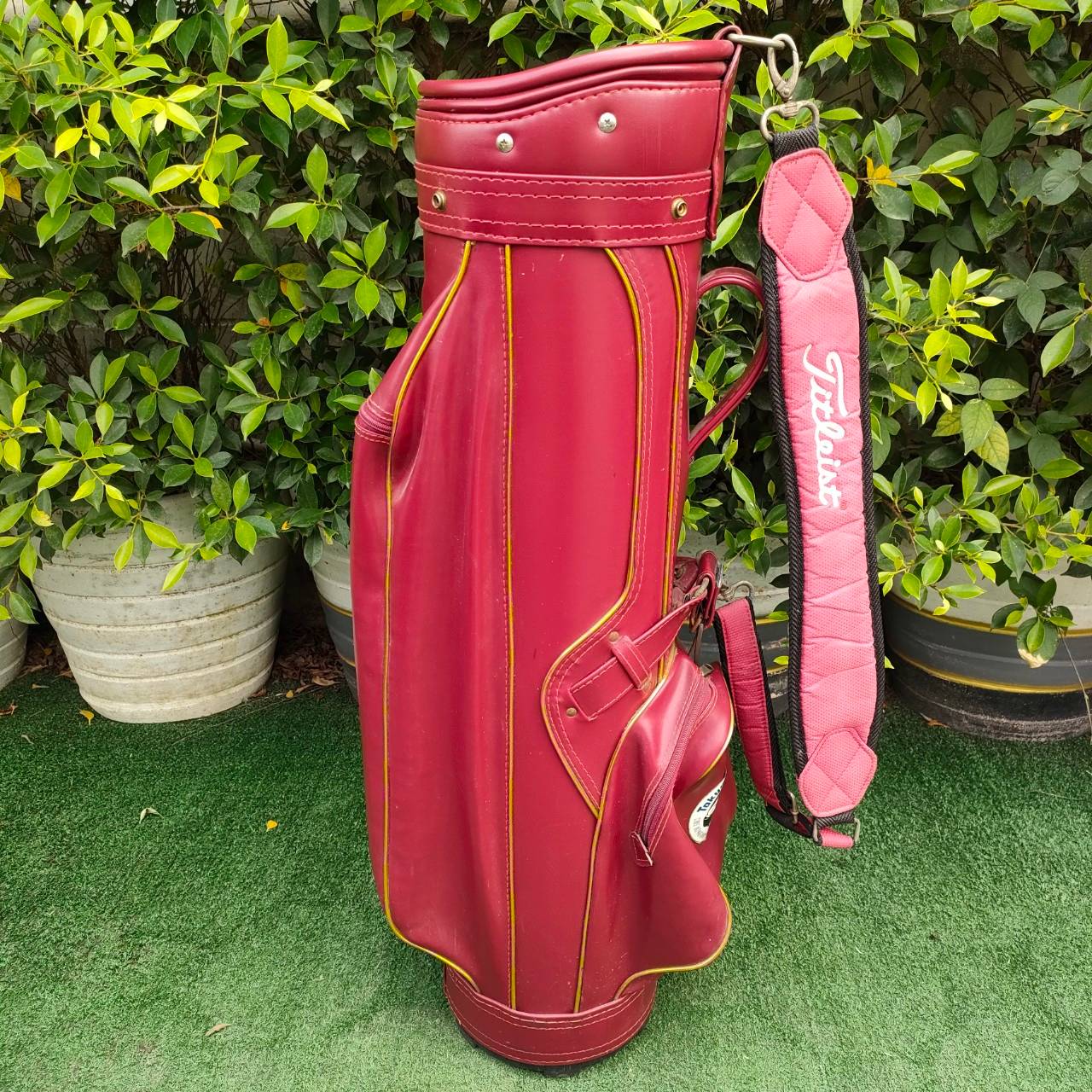 ถุงกอล์ฟ TOKYO DISNEYLAND มือสอง ** สายสะพายเป็นของ TITLELIST ** ถุงหนังแท้ ของแท้ วินเทจ สวยมาก