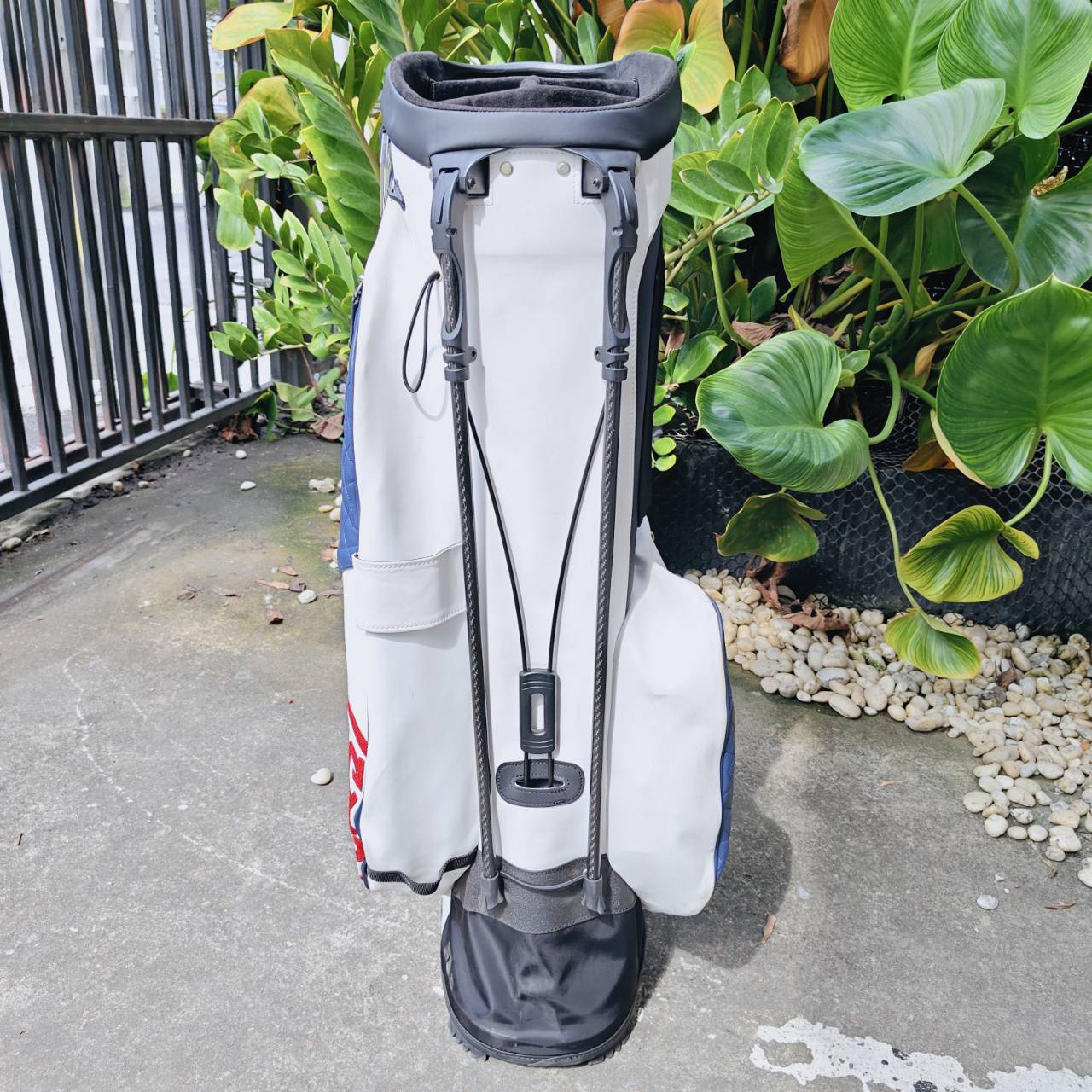 ถุงกอล์ฟ G/FORE Transporter III มือสอง ของแท้ สภาพสวยมาก มีสายสะพายเปลี่ยนได้สองแบบ