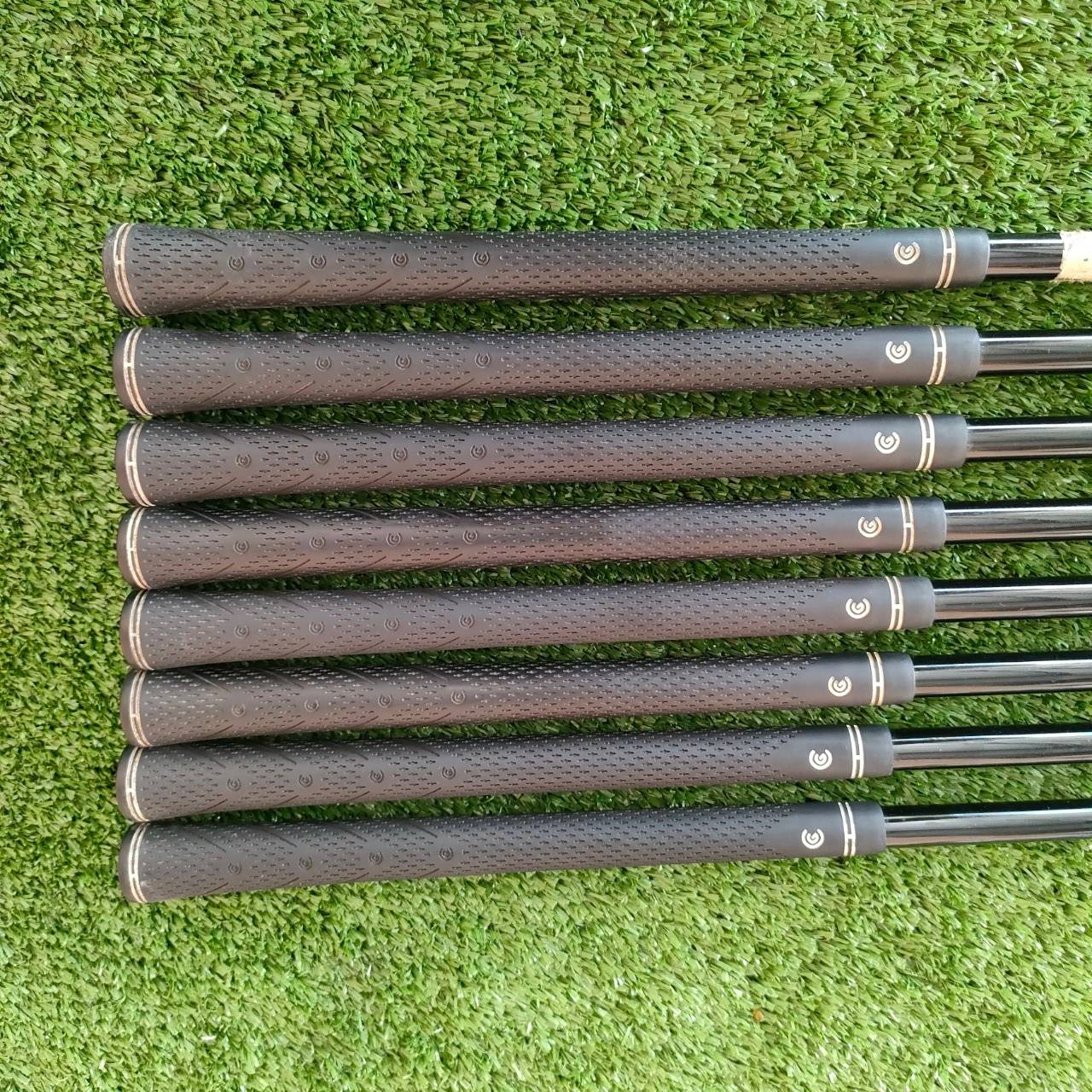 ชุดเหล็ก CLEVELAND CG4 มีเหล็ก3-9 เเละ PW ก้าน ACTION LITE FLEX A เหล็กตีง่ายมากๆ และแม่นยำมากๆ Cleveland ของดีมากๆครับ ก้านเบามาก และนุ่ม เหมาะกับท่าน ที่อยากหาไม้ที่ตีสบายๆ ตกหยุด วงไม่แรงมากนะครับ